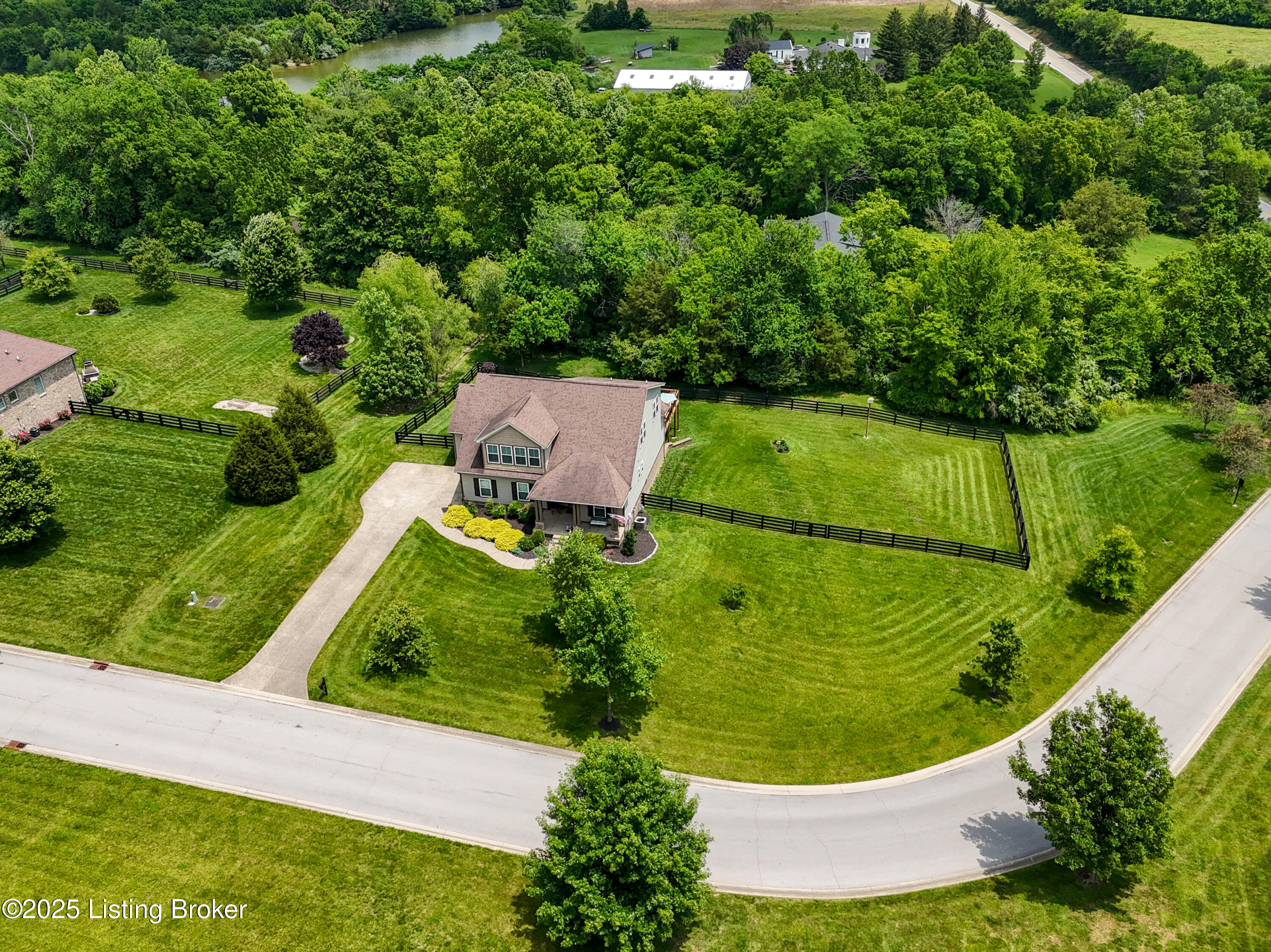 7507 Grand Oaks Dr