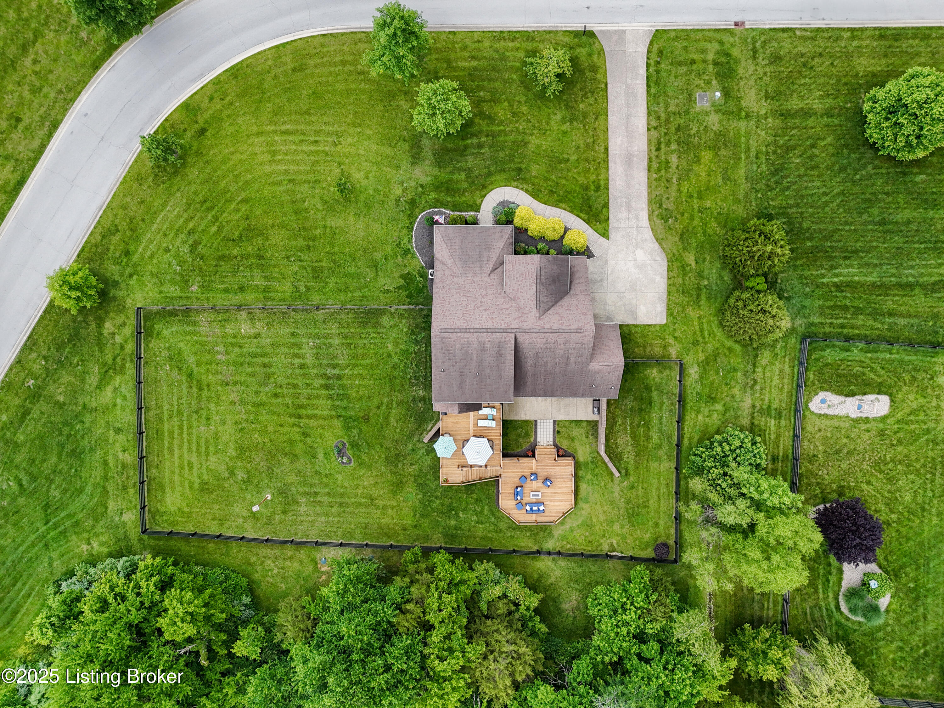 7507 Grand Oaks Dr