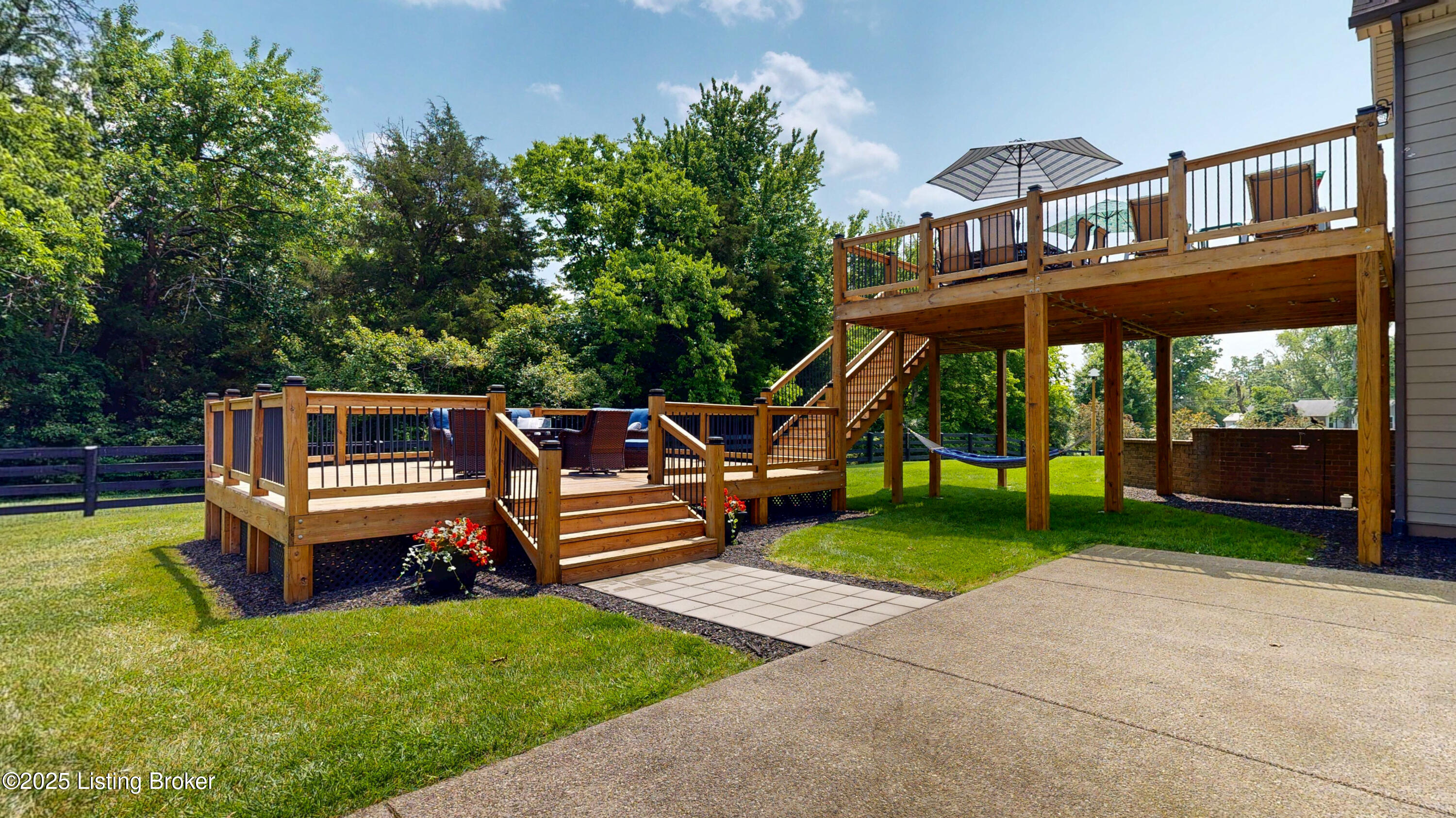 7507 Grand Oaks Dr