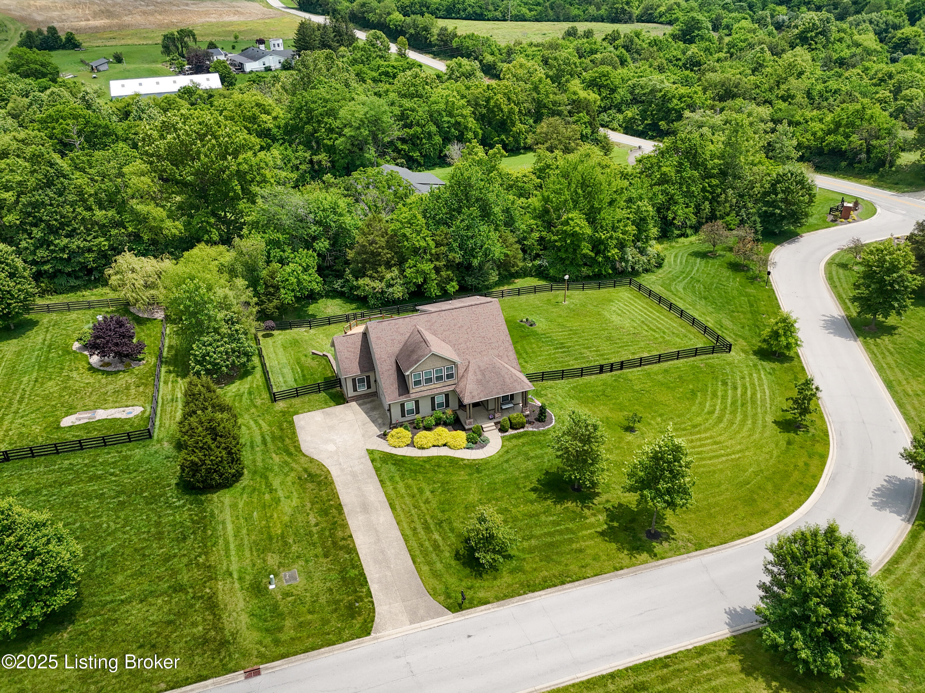 7507 Grand Oaks Dr