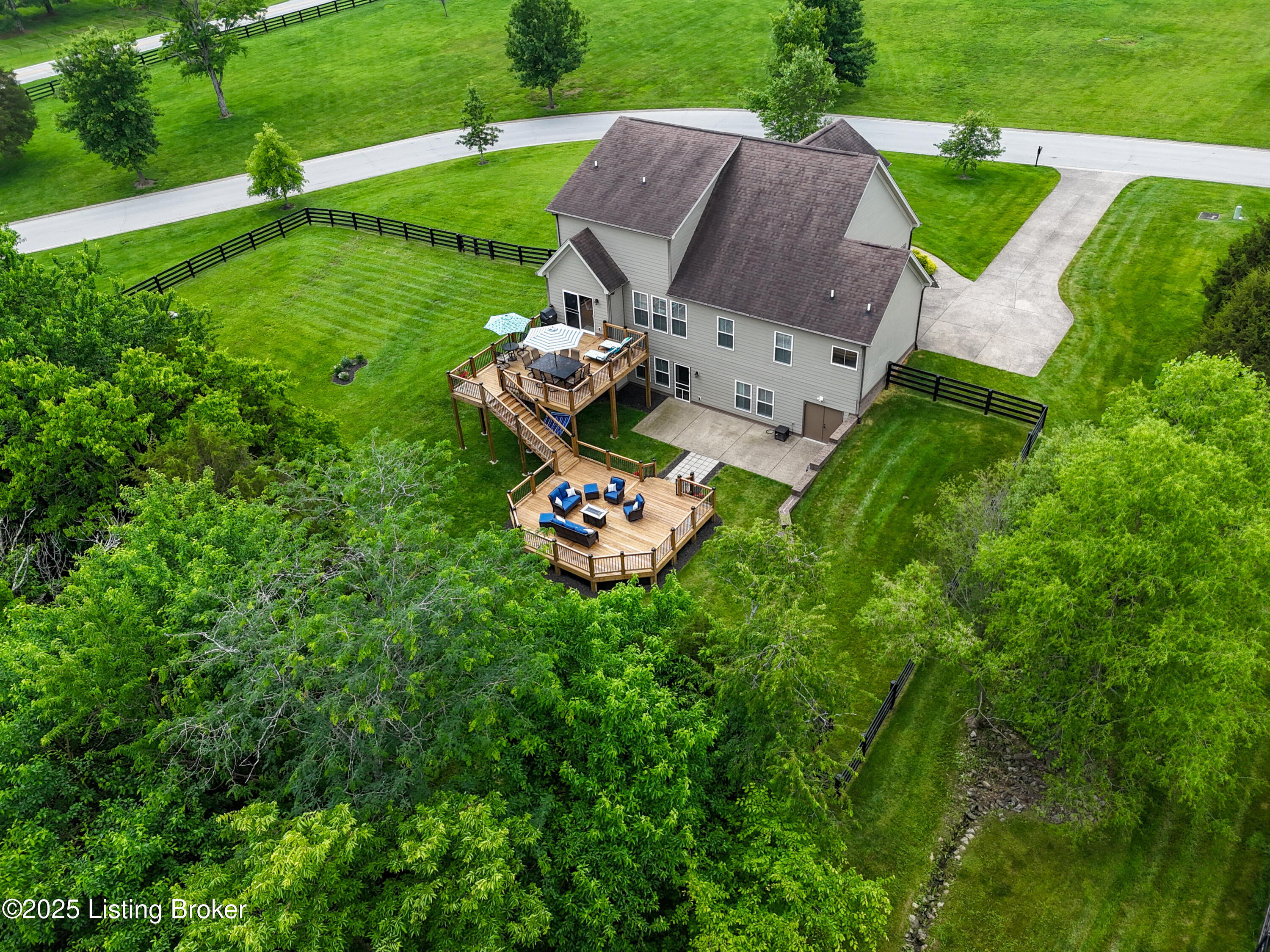 7507 Grand Oaks Dr