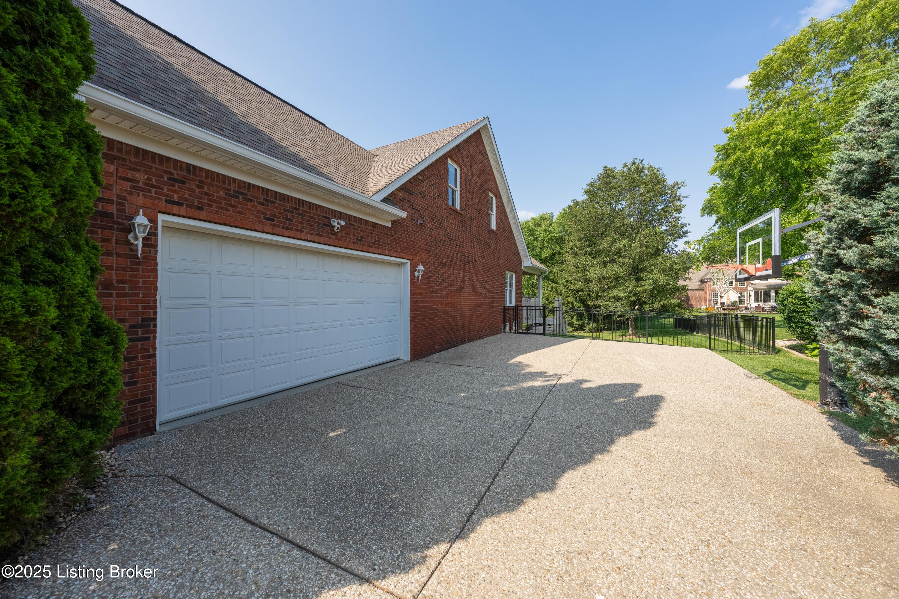 6205 Elizabeth Ct