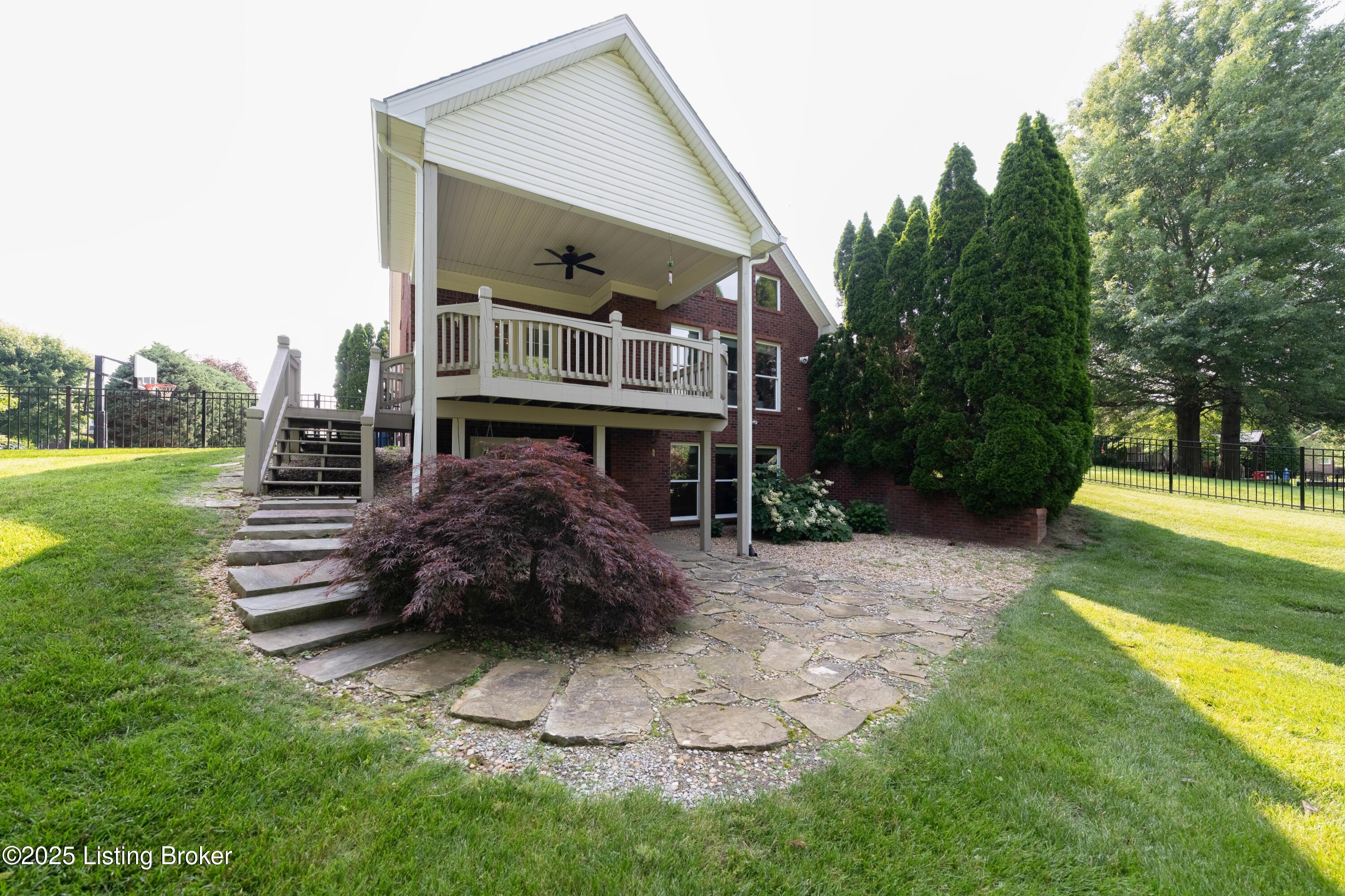 6205 Elizabeth Ct