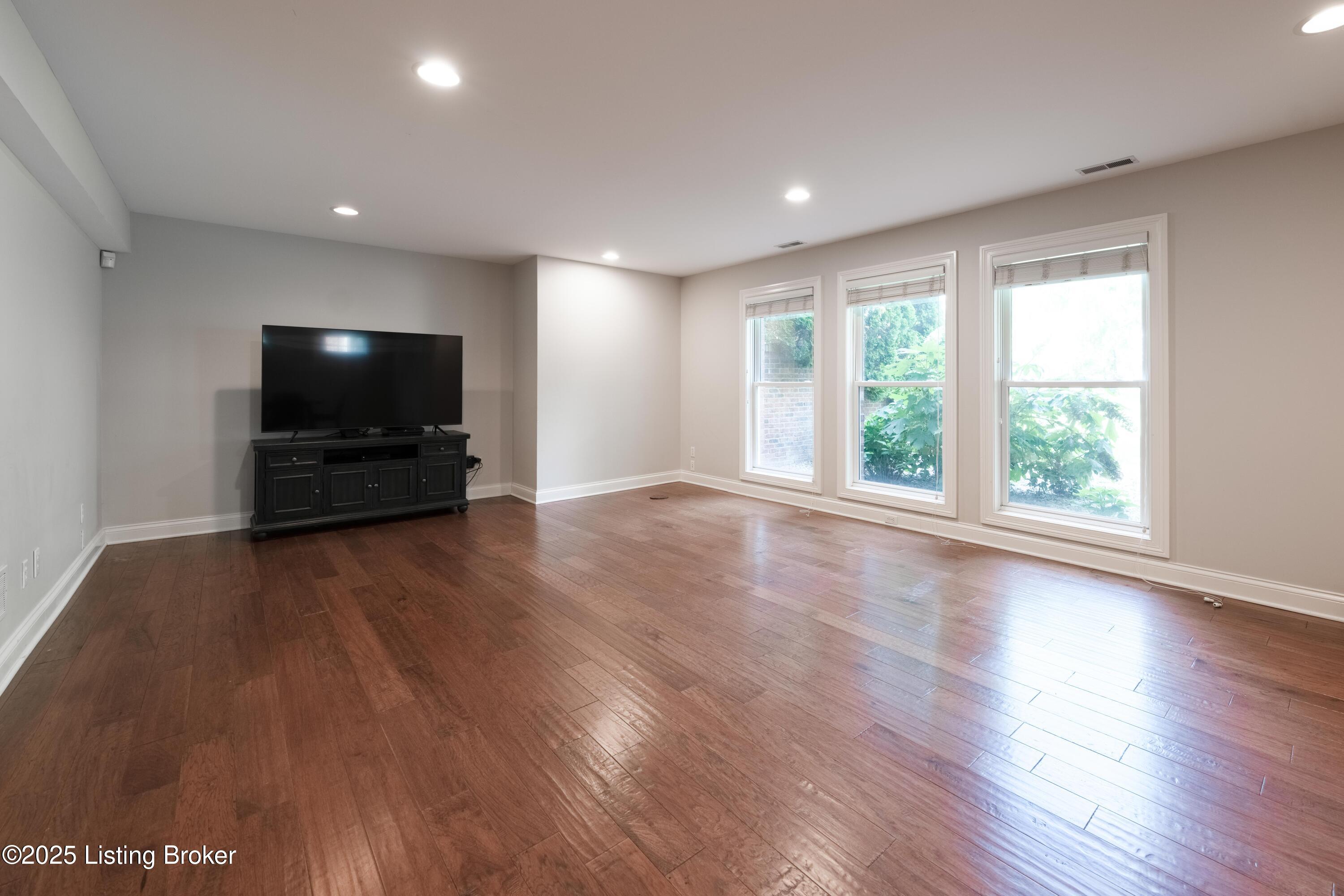 6205 Elizabeth Ct
