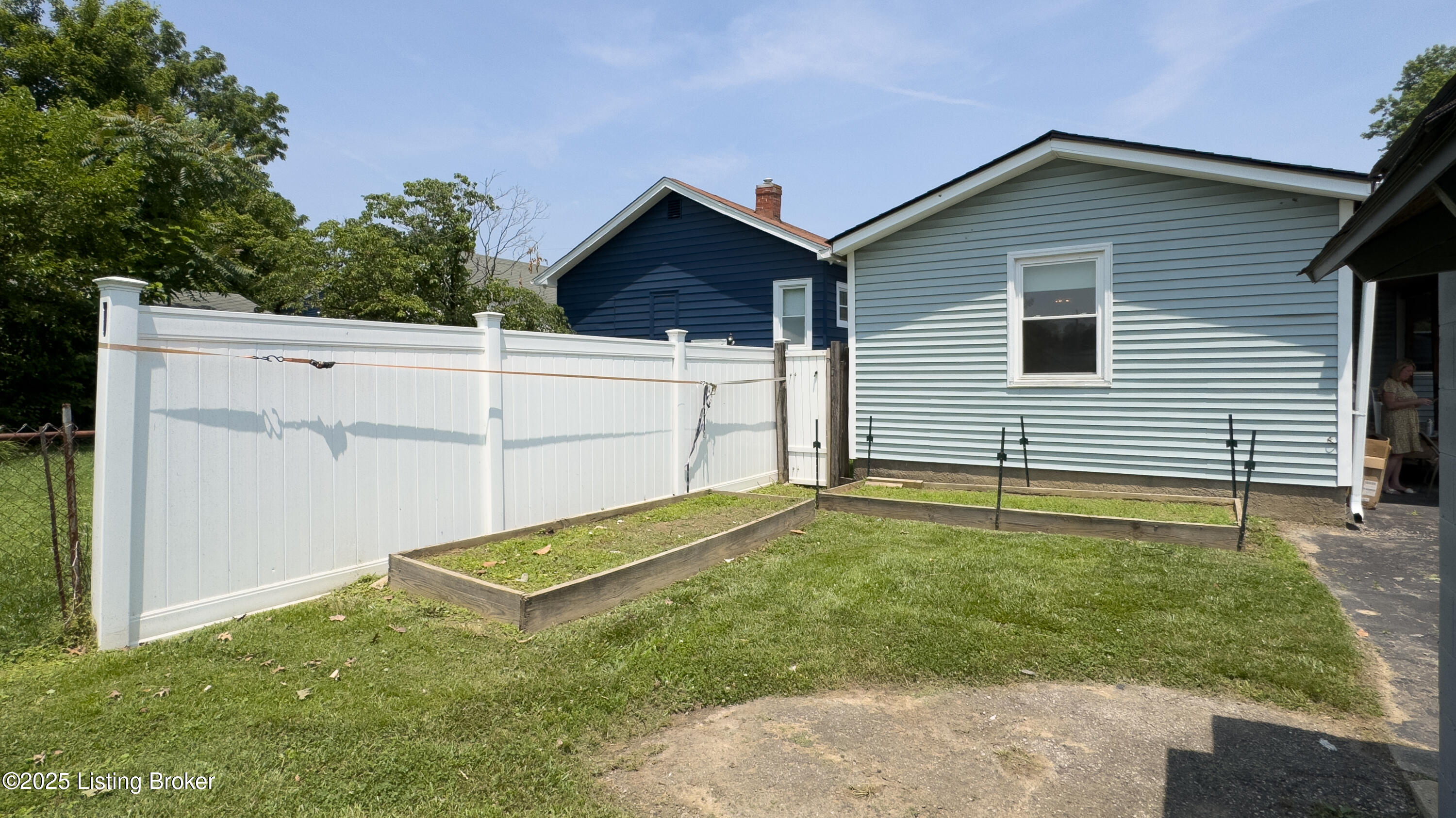 116 E Southern Heights Ave