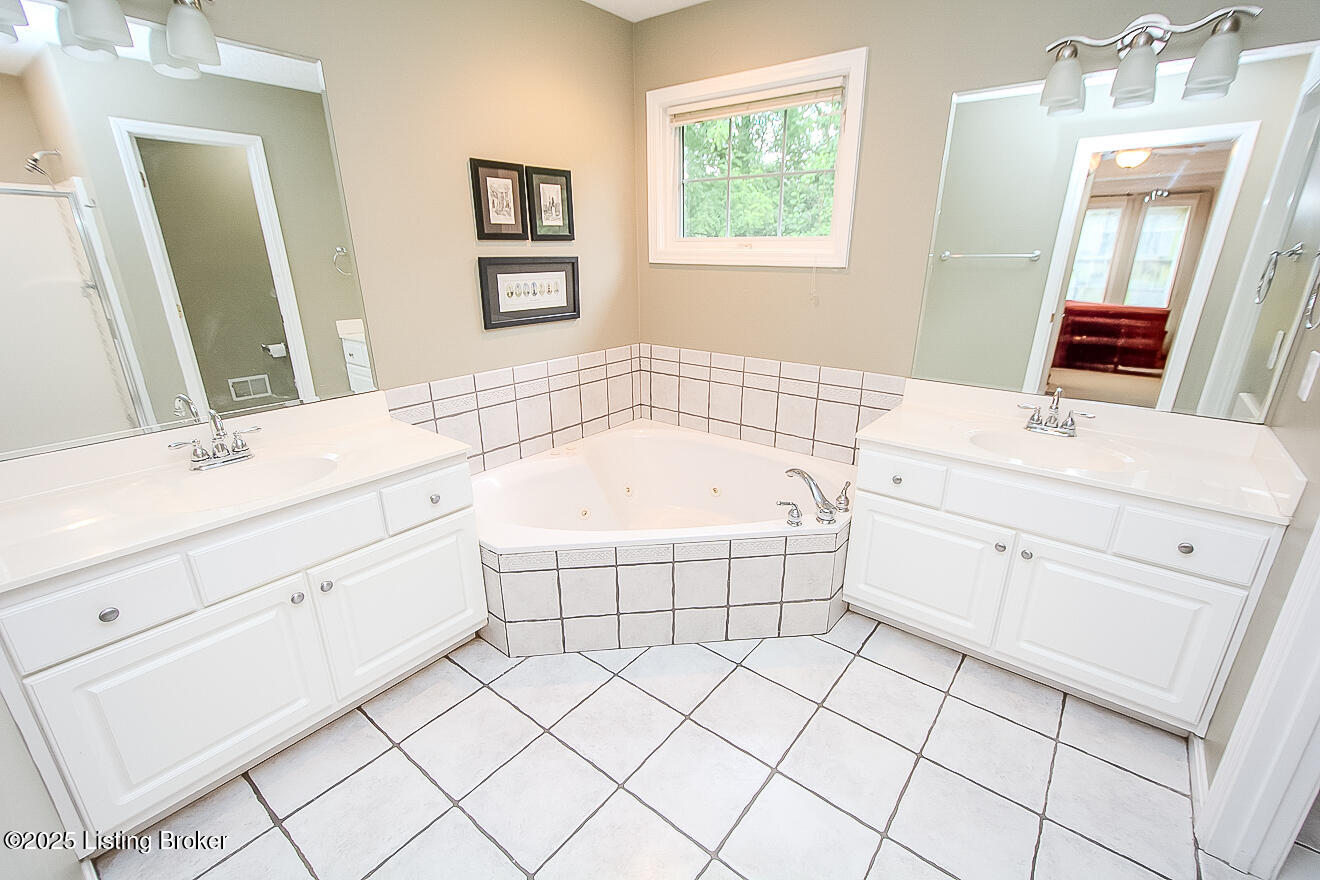 13811 Forest Bend Cir