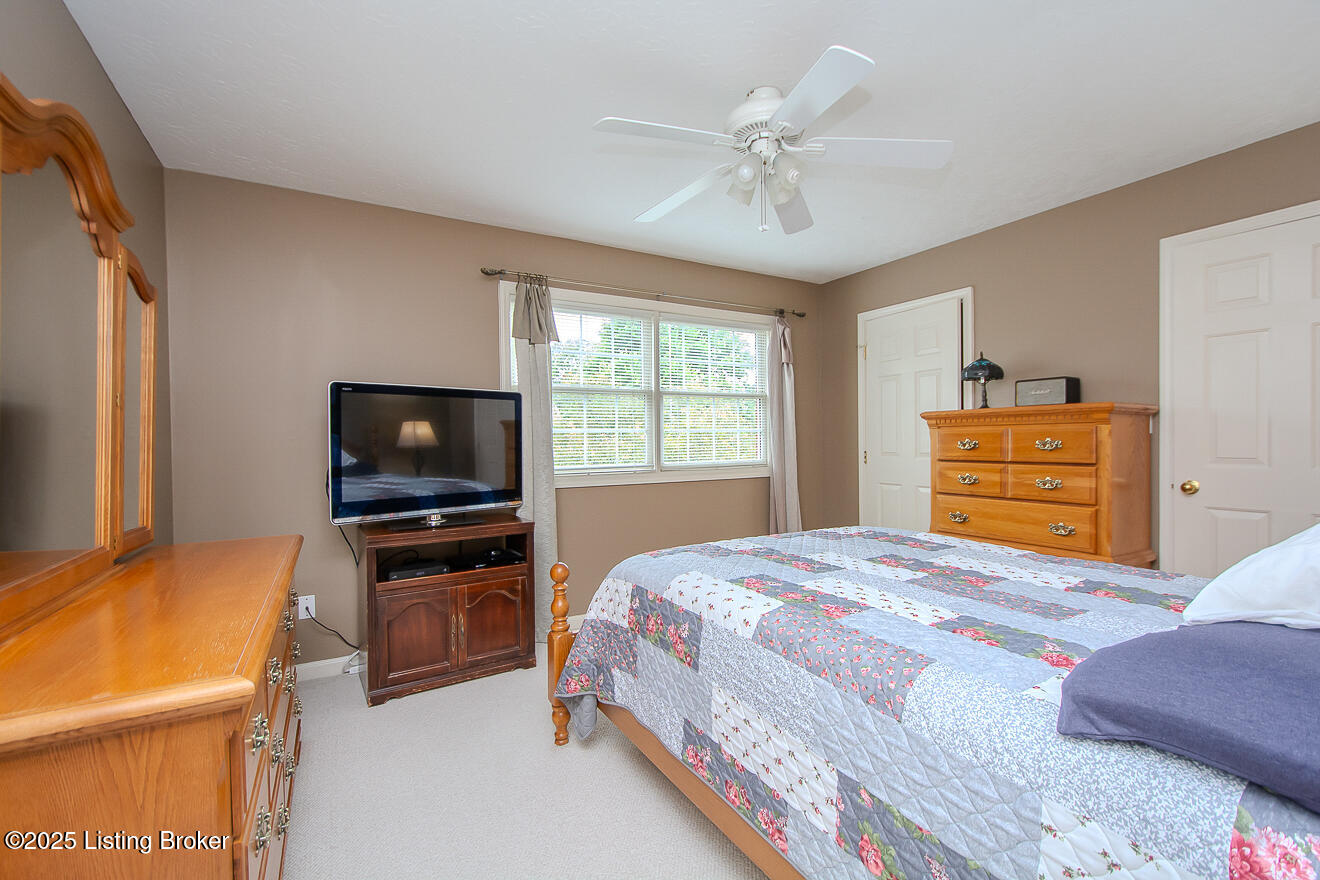 13811 Forest Bend Cir
