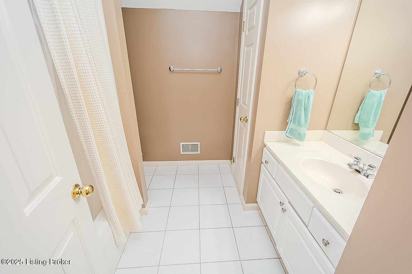 13811 Forest Bend Cir