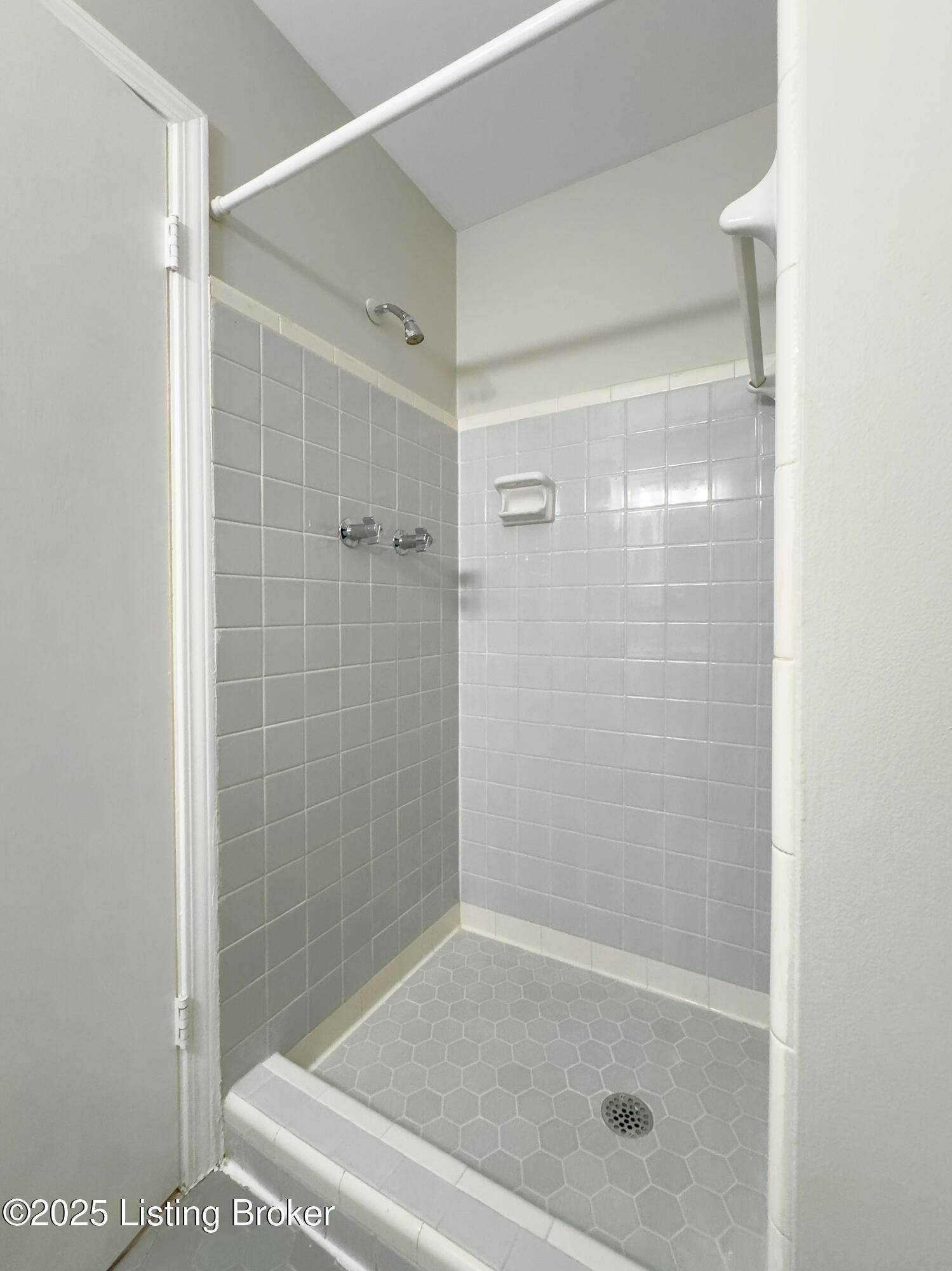 2204 Renown Dr
