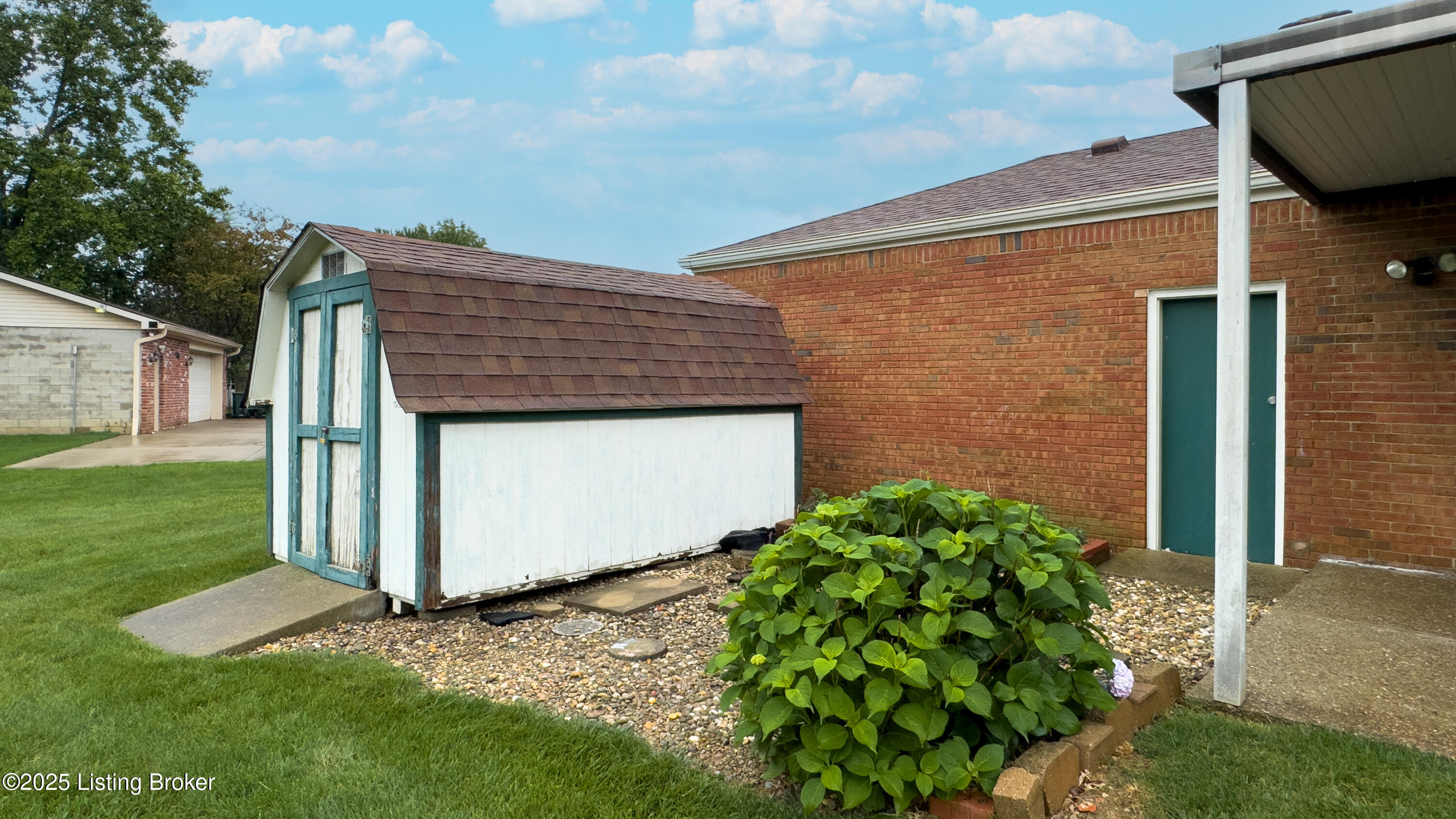 2204 Renown Dr