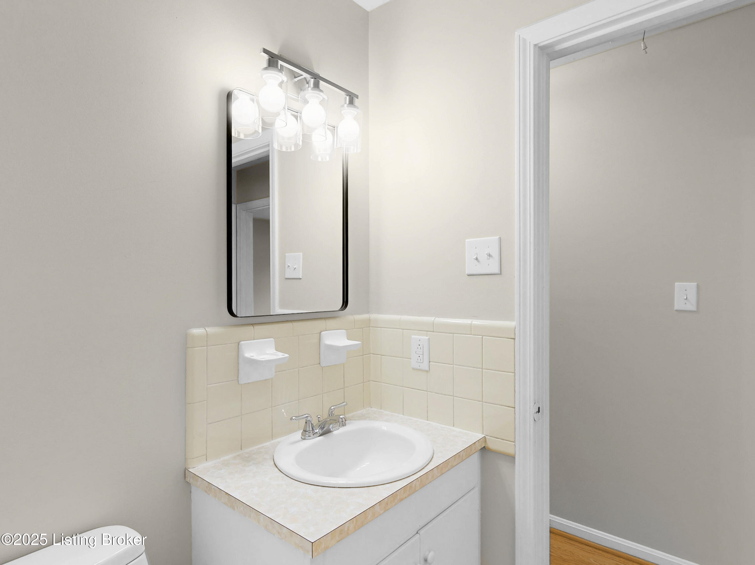 2204 Renown Dr