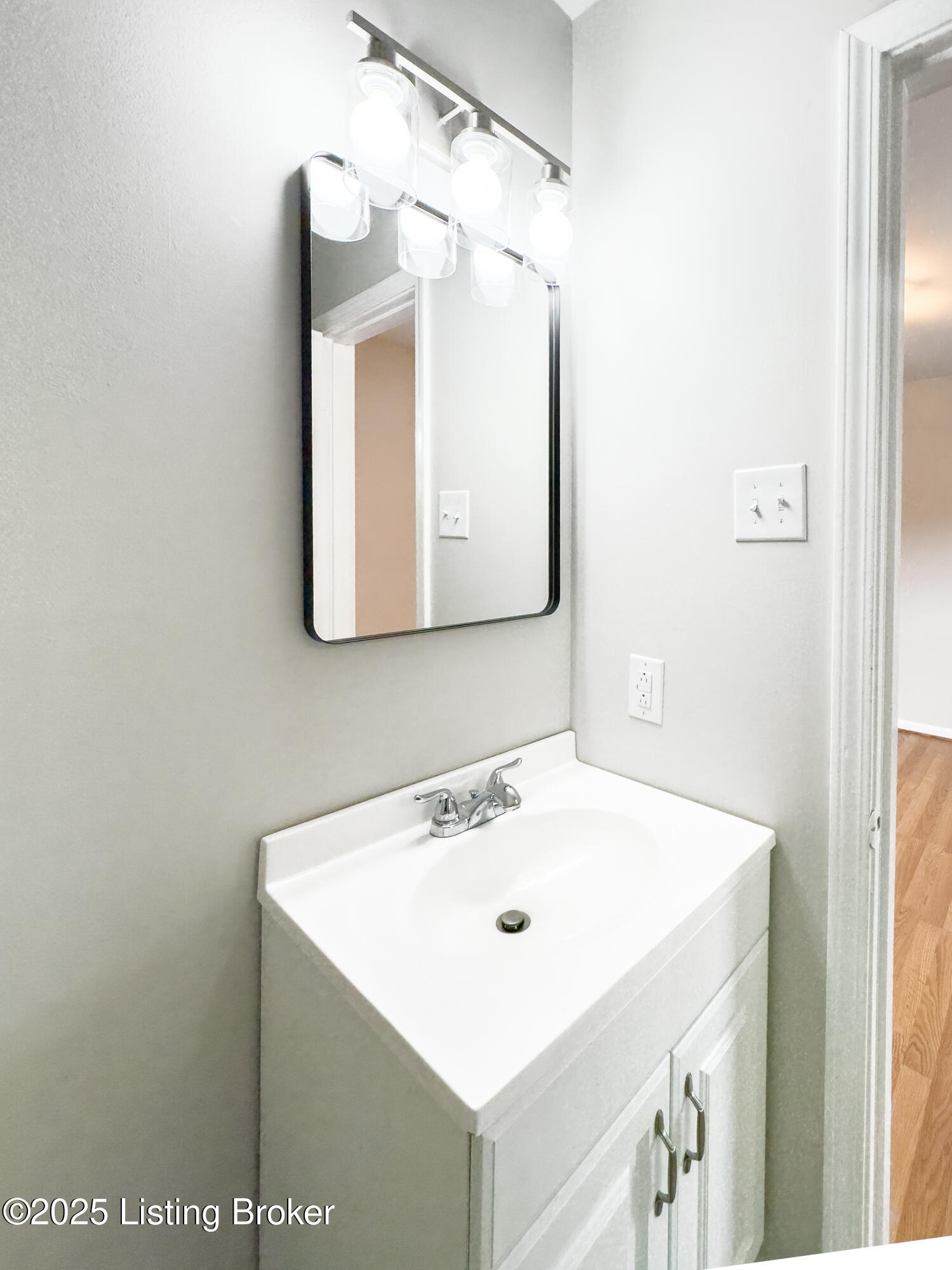2204 Renown Dr
