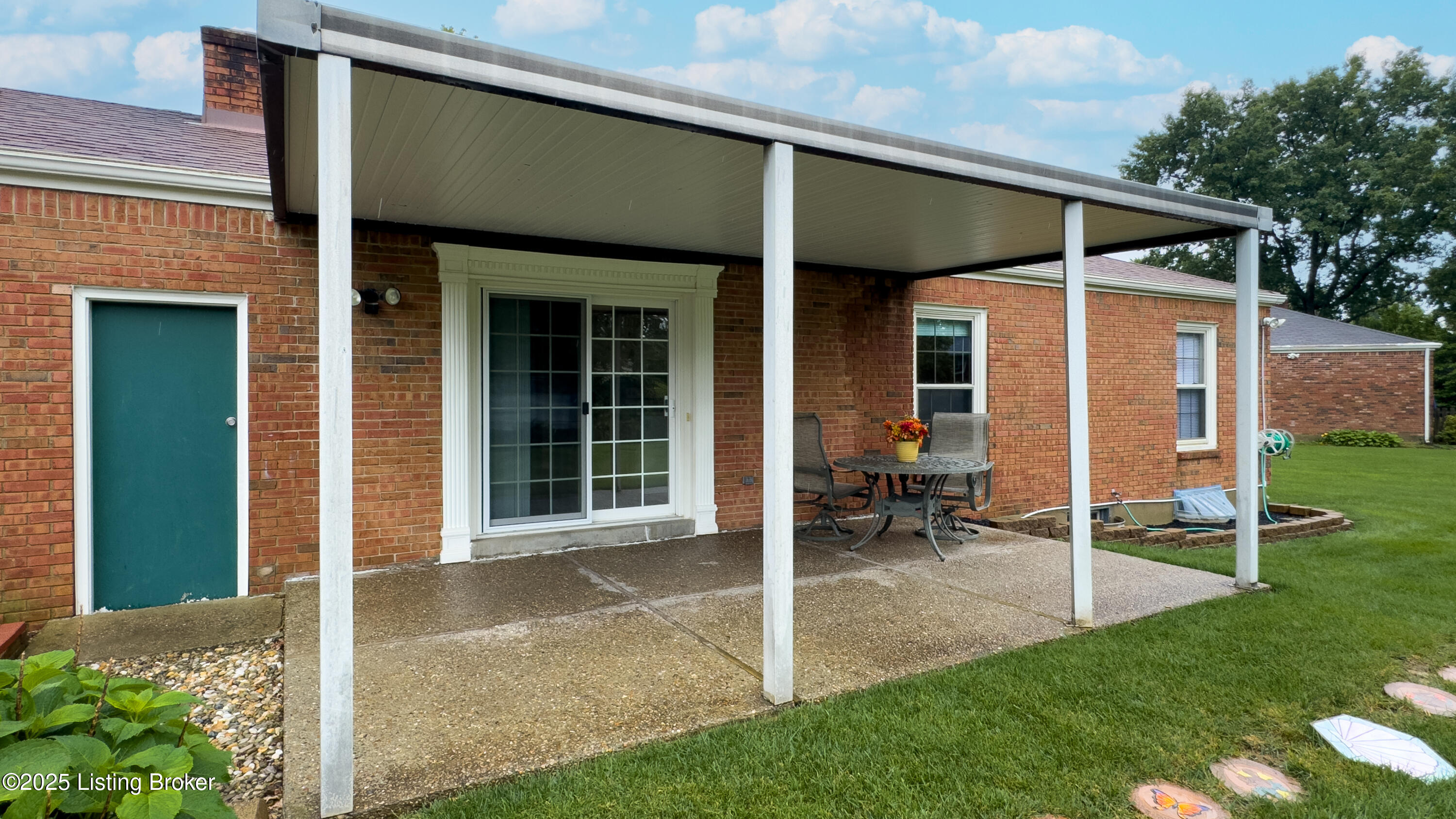2204 Renown Dr