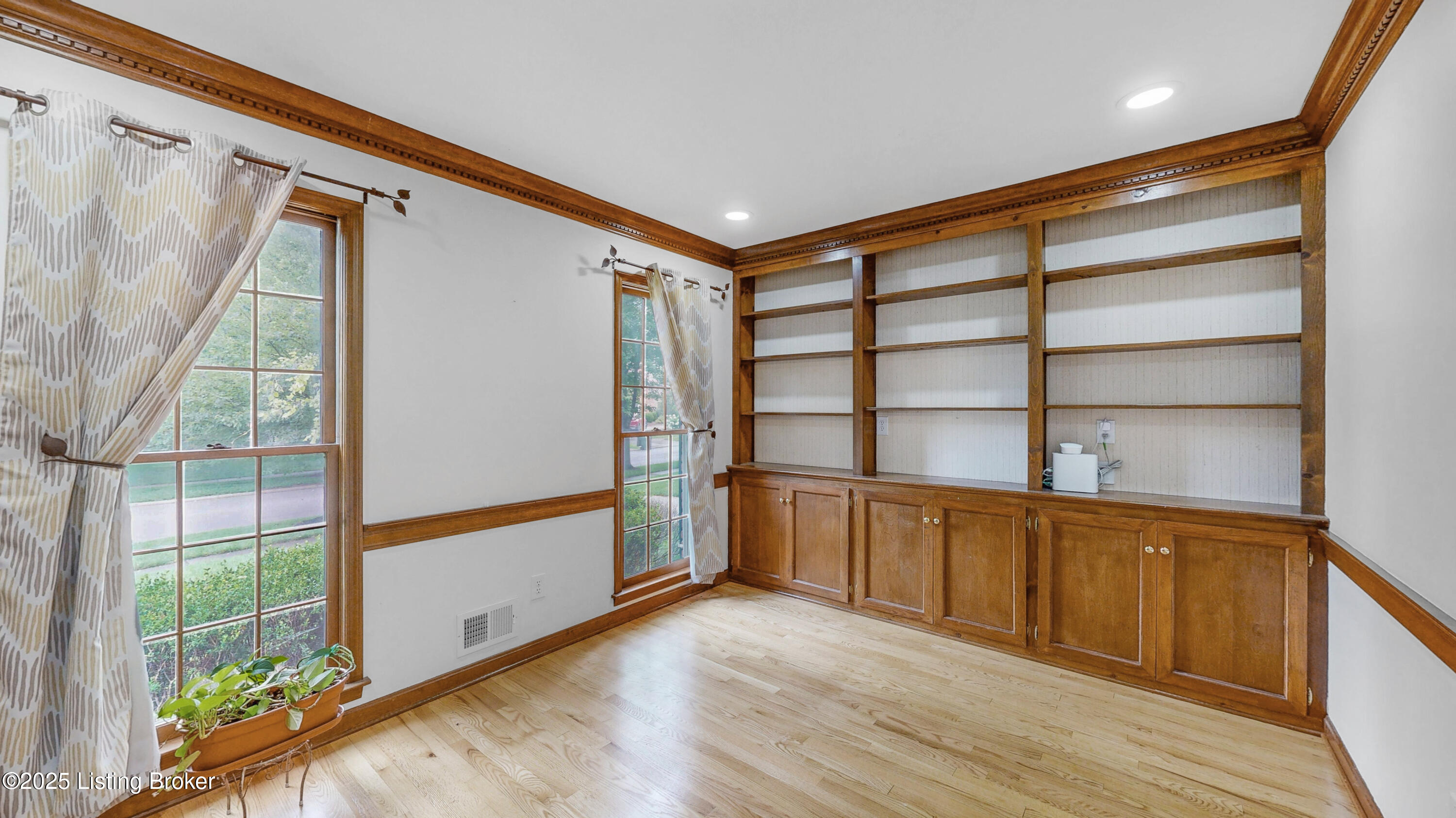 1004 Springside Way