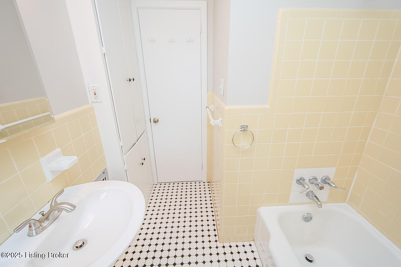 3111 Radiance Rd