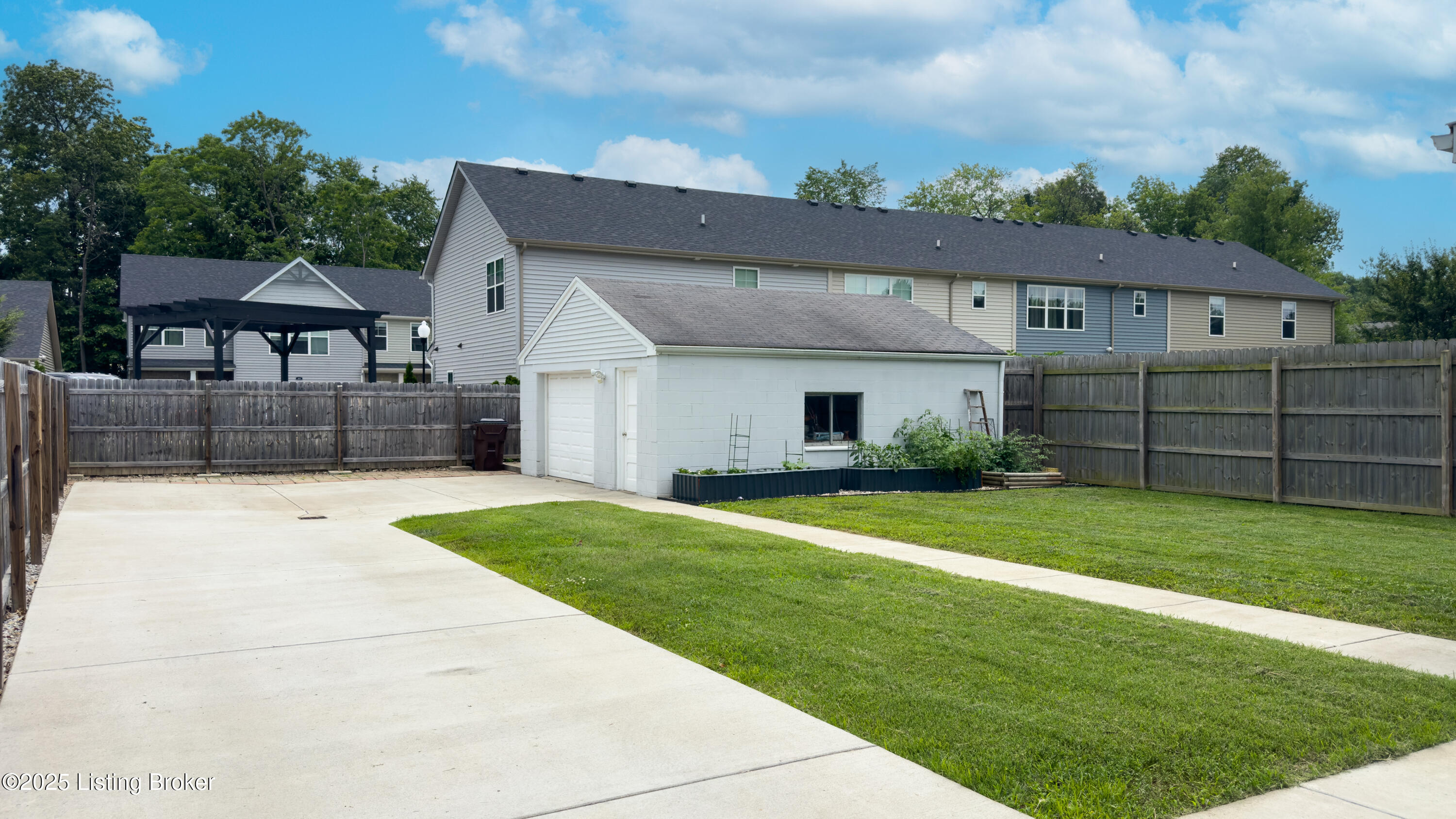 415 Washburn Ave
