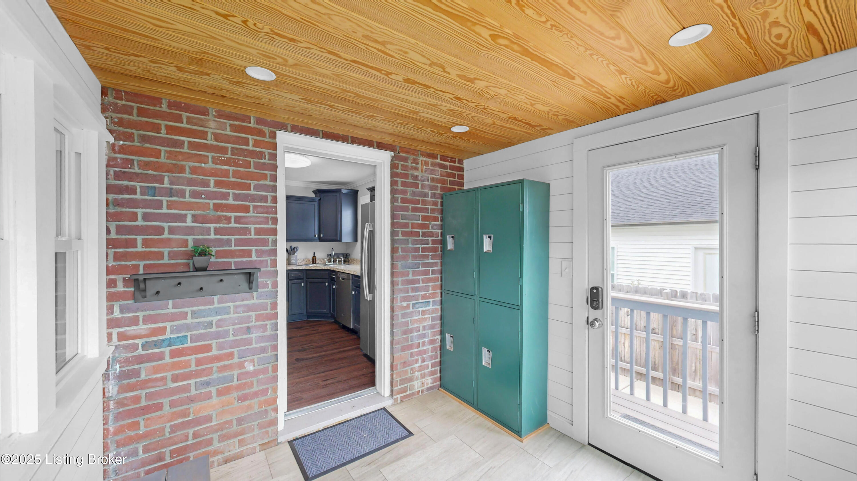 415 Washburn Ave