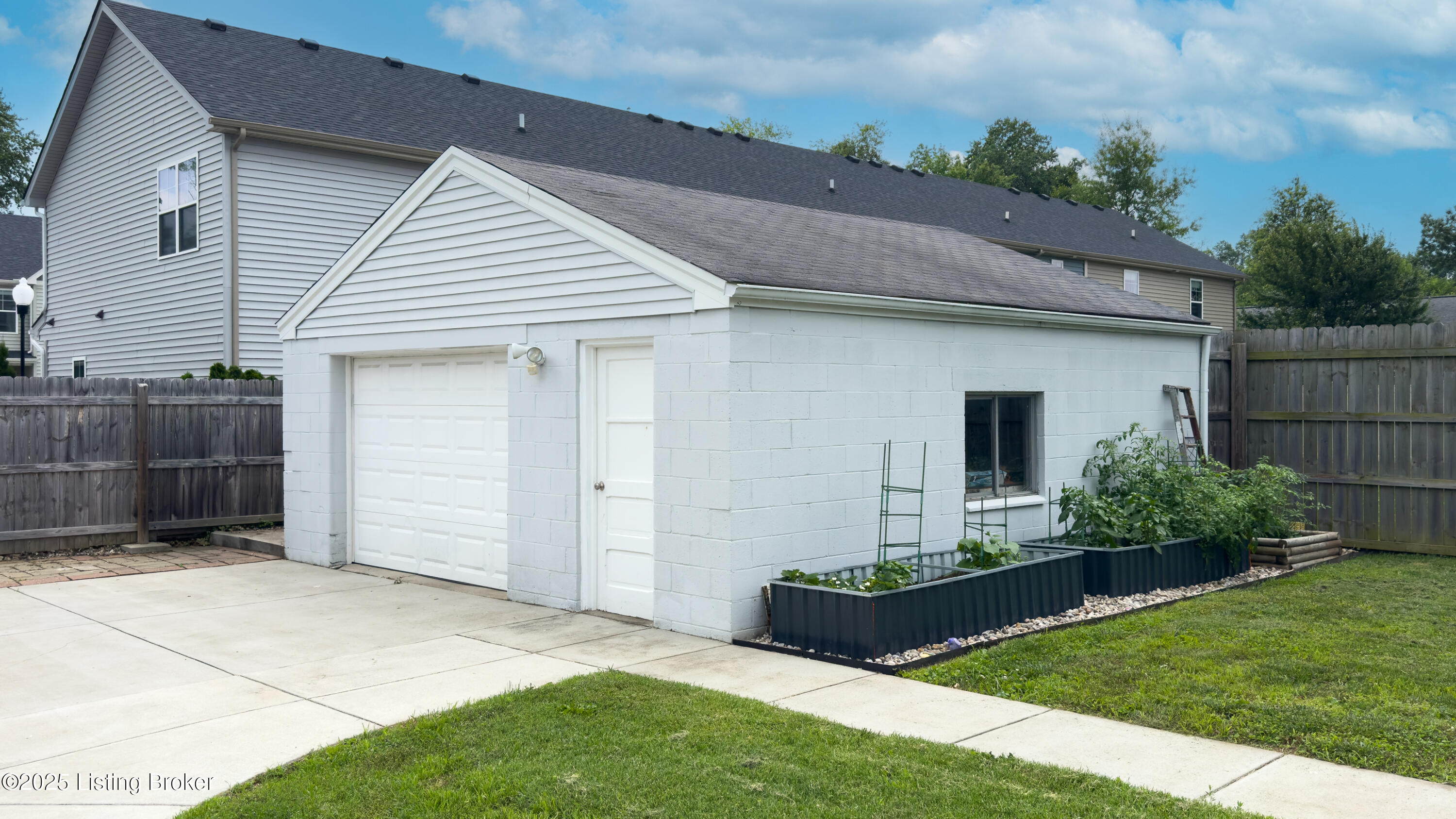 415 Washburn Ave