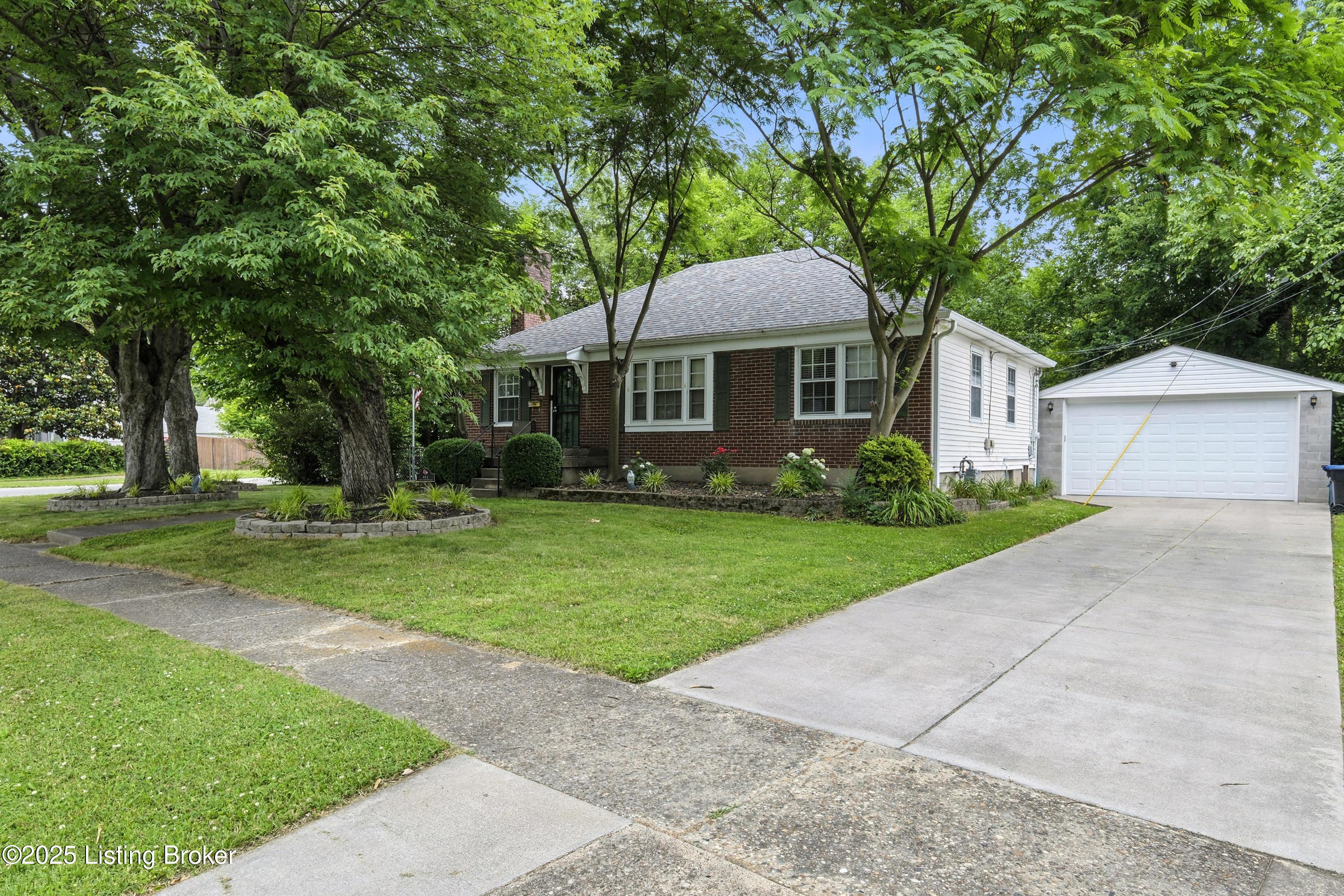 411 Christopher Pl