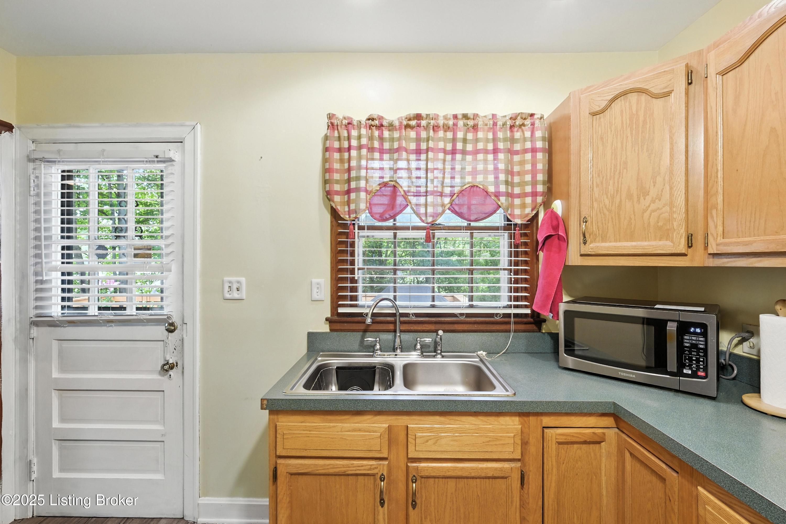 411 Christopher Pl