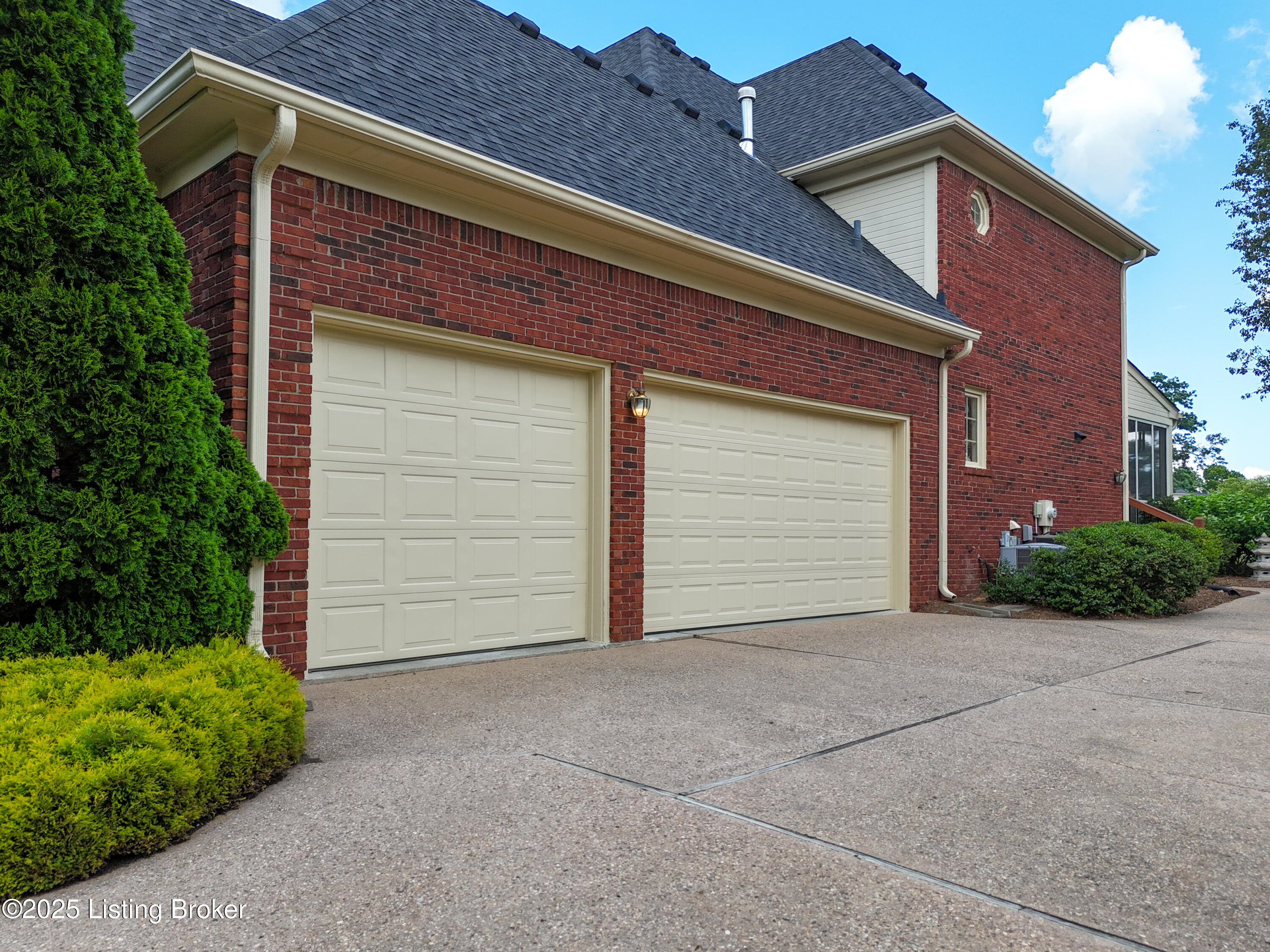 2221 Highland Springs Pl