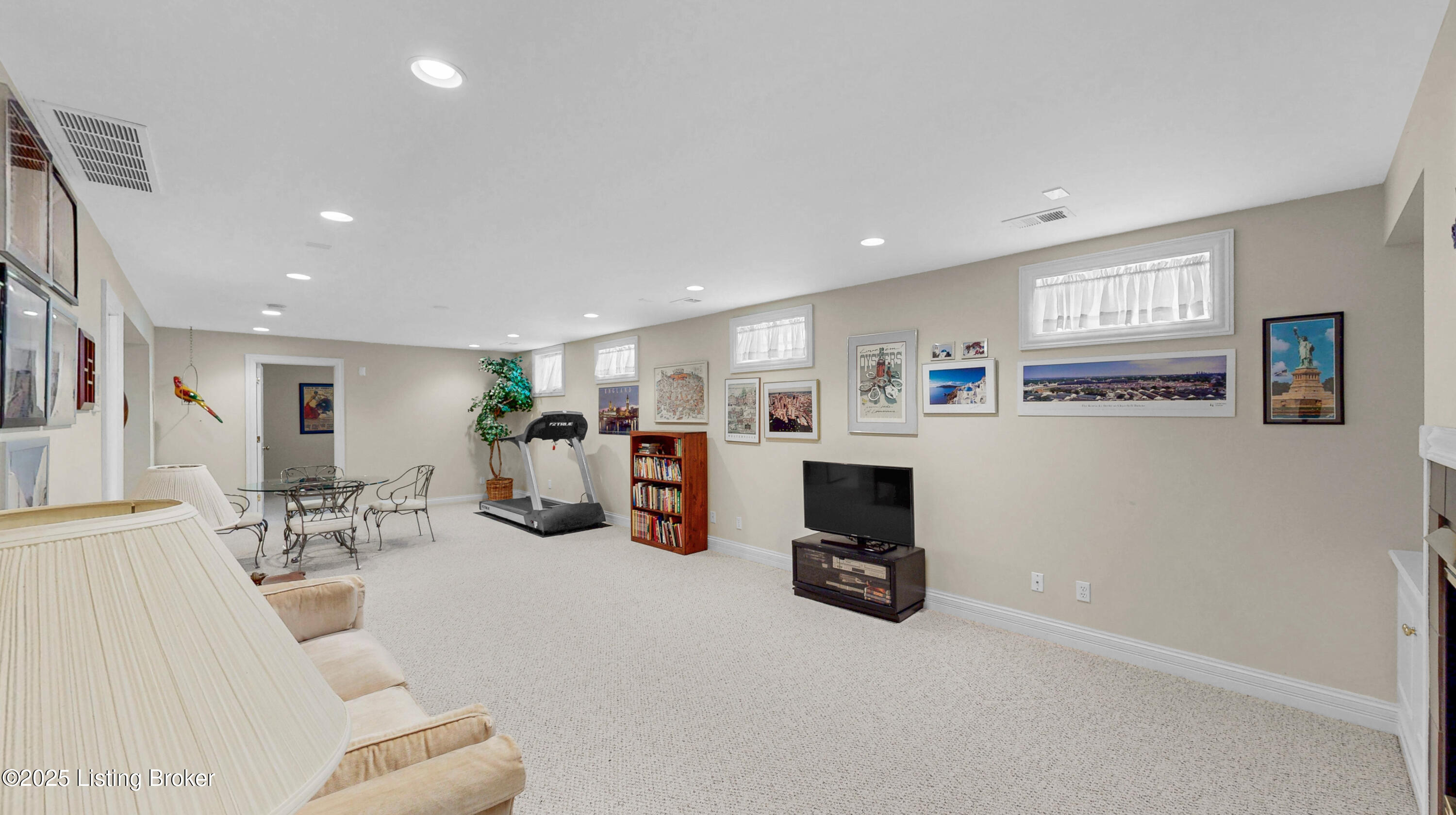 2221 Highland Springs Pl
