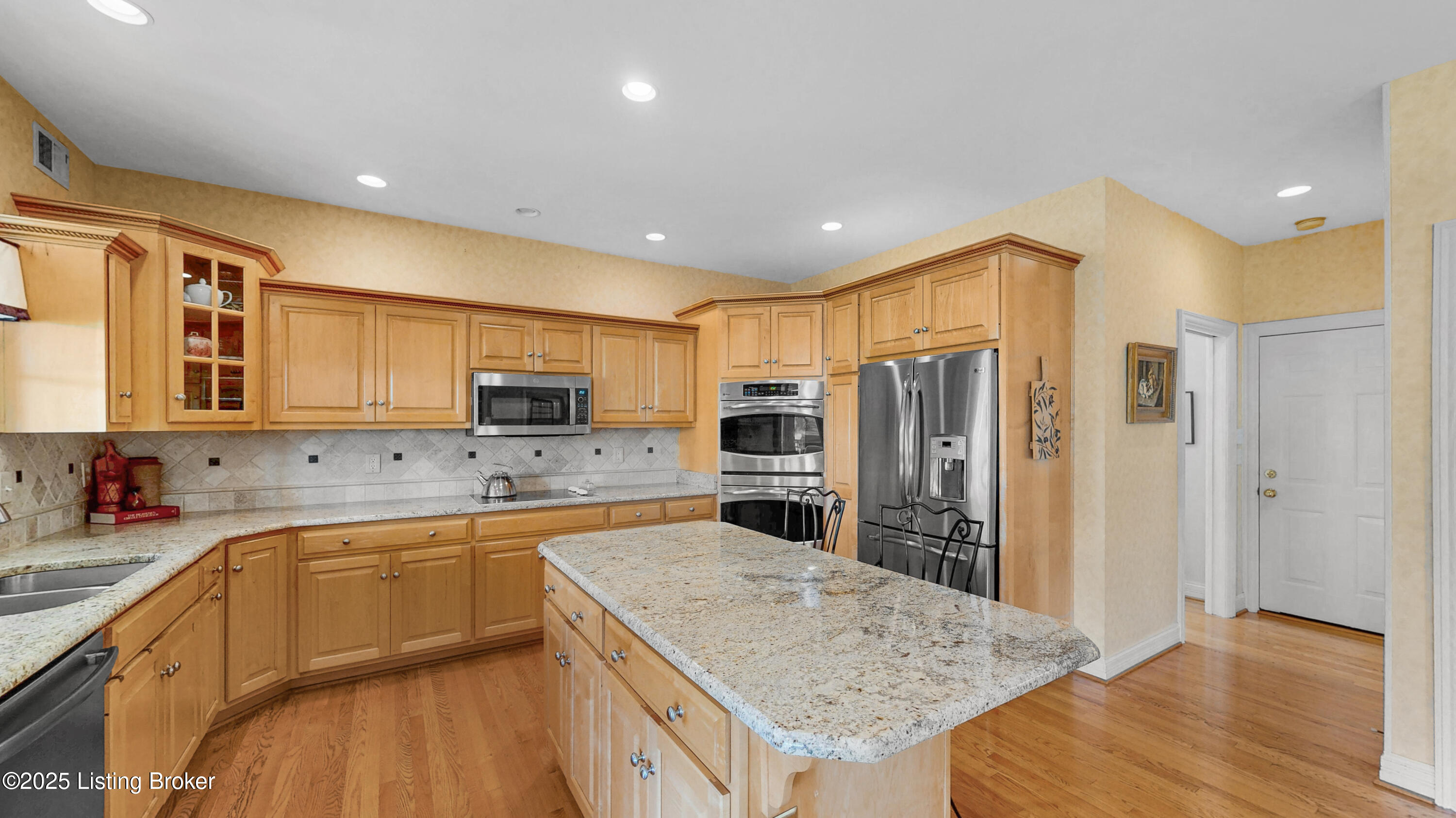2221 Highland Springs Pl