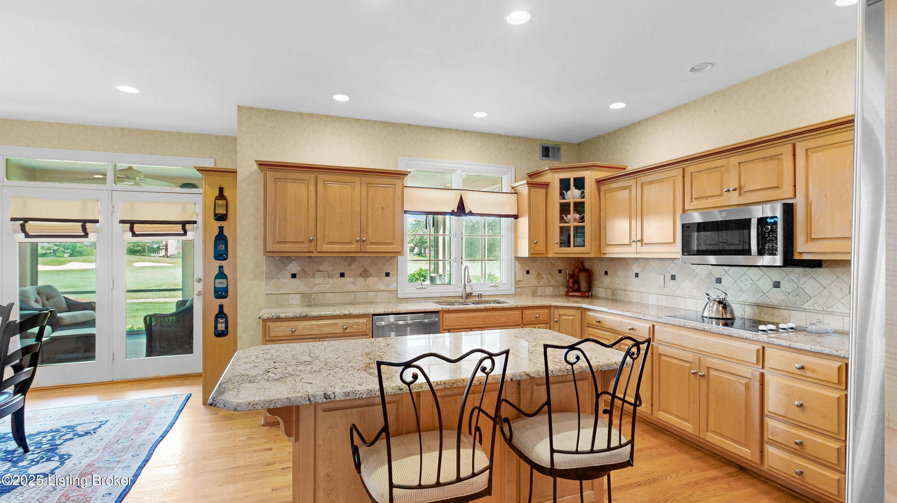 2221 Highland Springs Pl