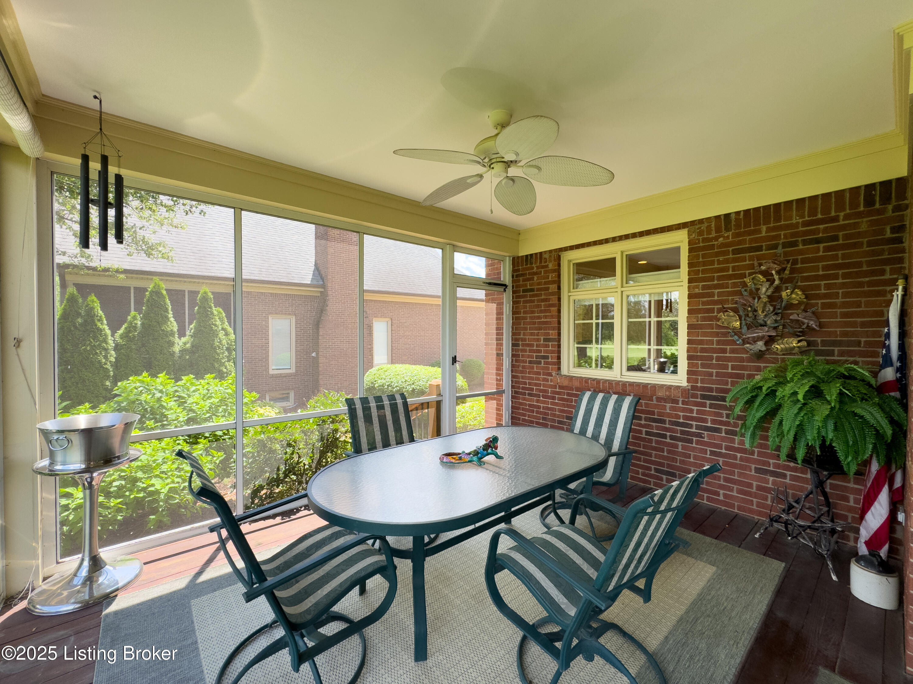 2221 Highland Springs Pl