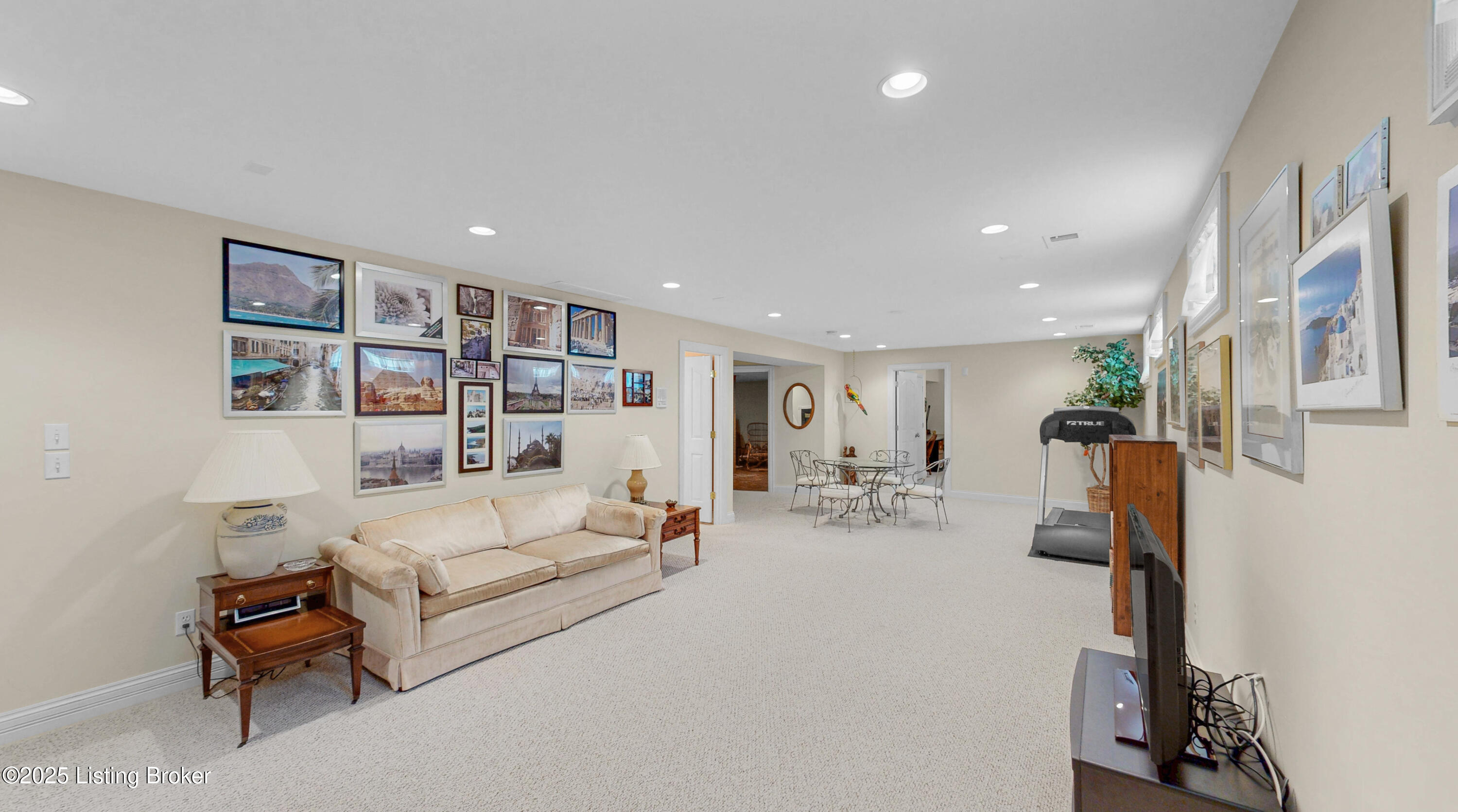 2221 Highland Springs Pl