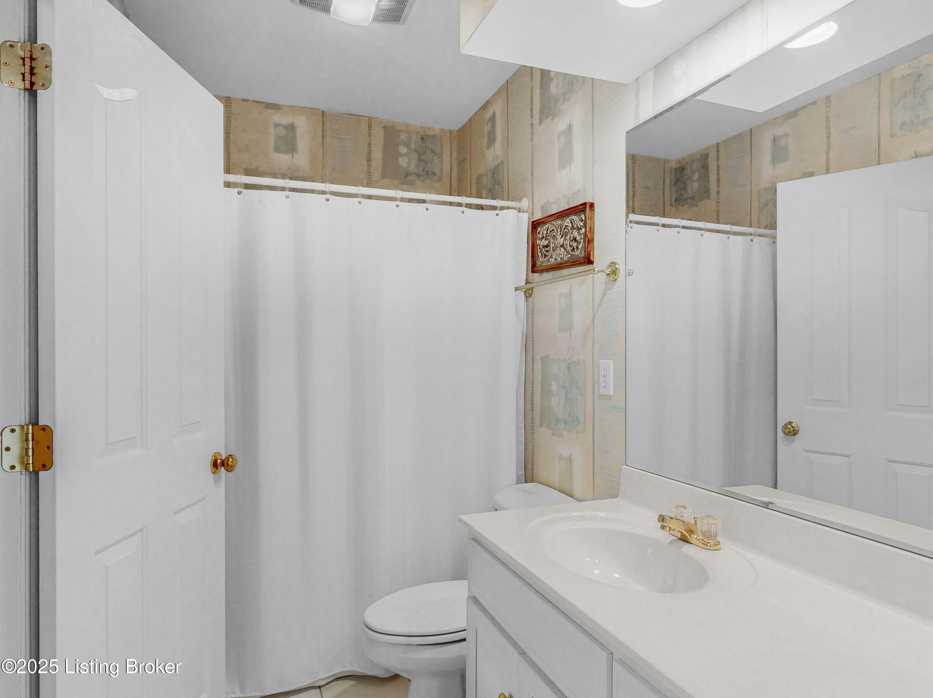 2221 Highland Springs Pl