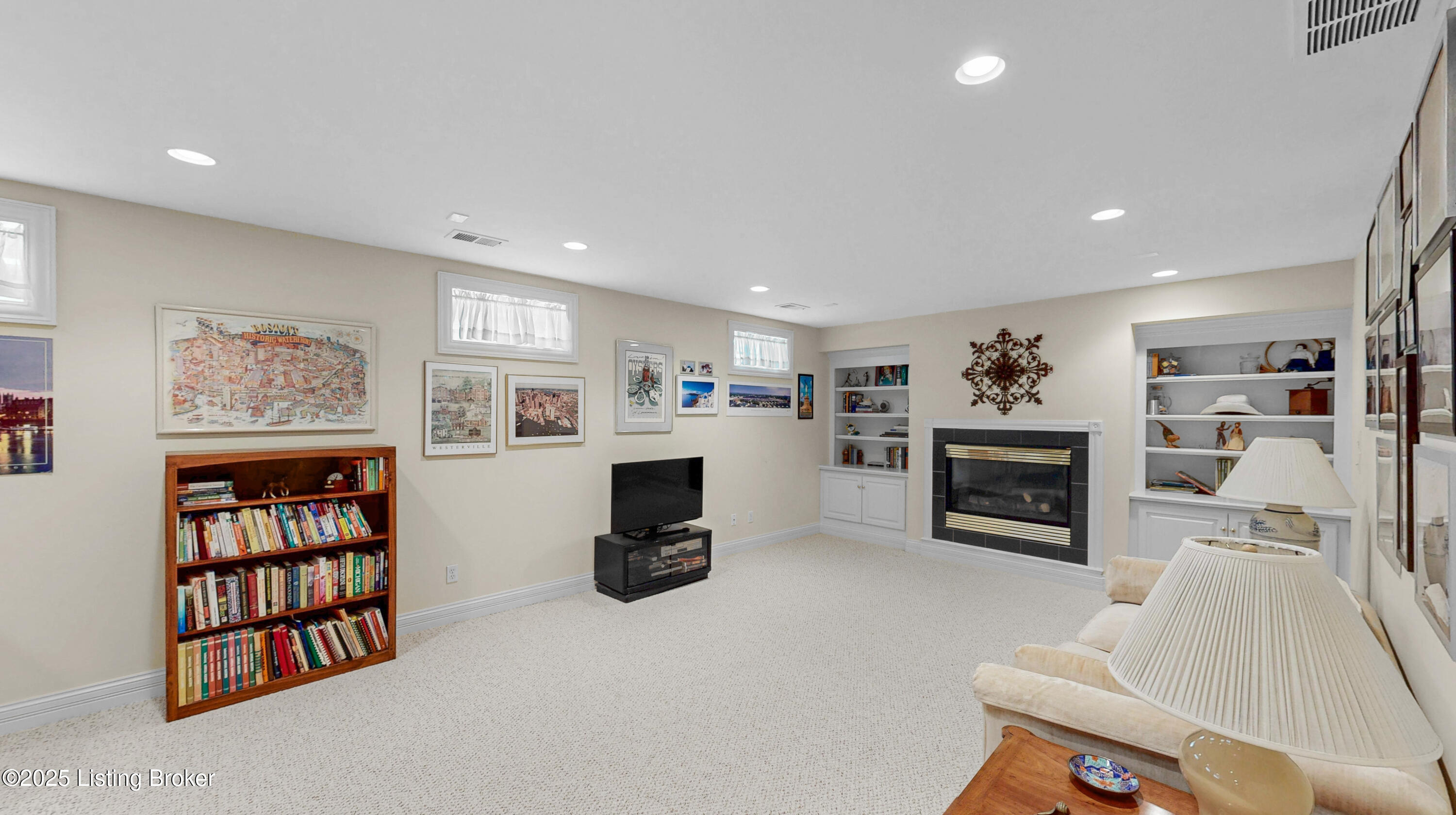 2221 Highland Springs Pl