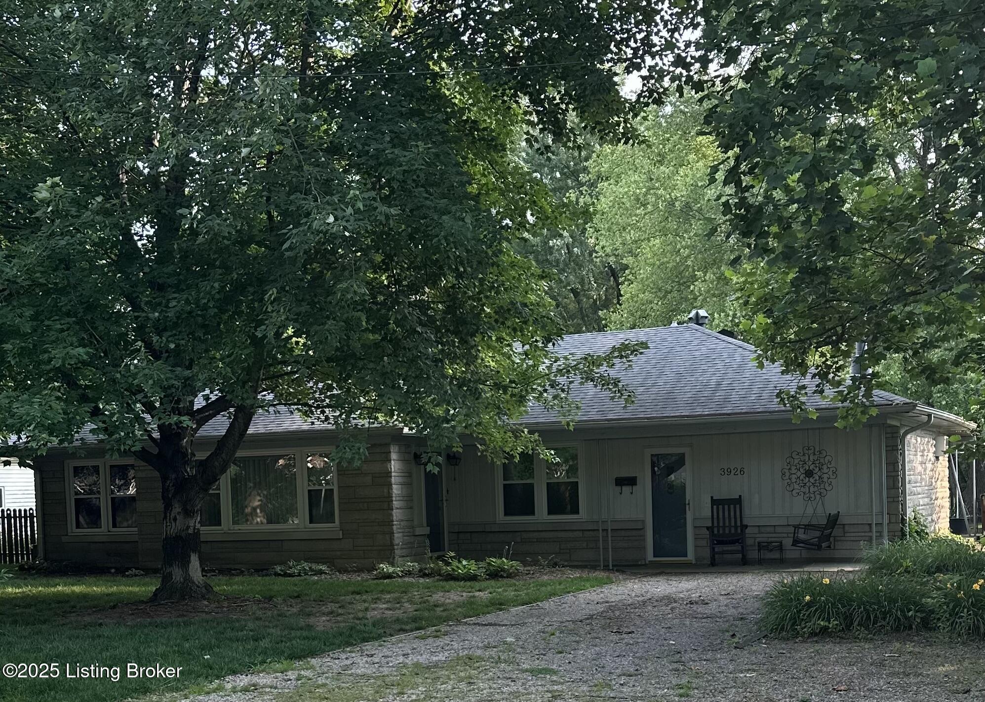 3926 Glen Oak Dr