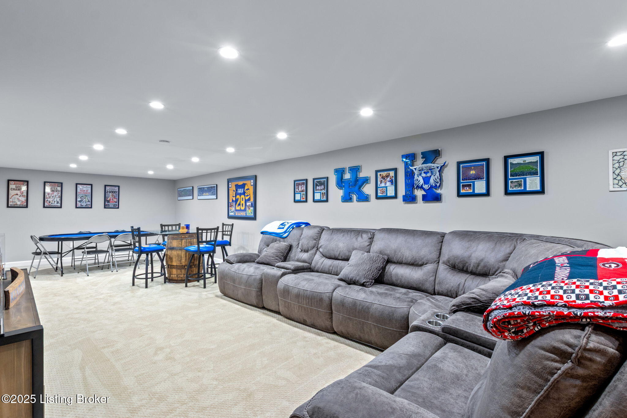 2926 White Plains Rd