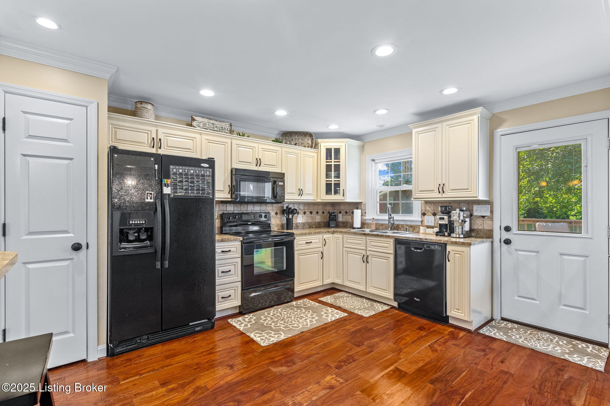 2926 White Plains Rd