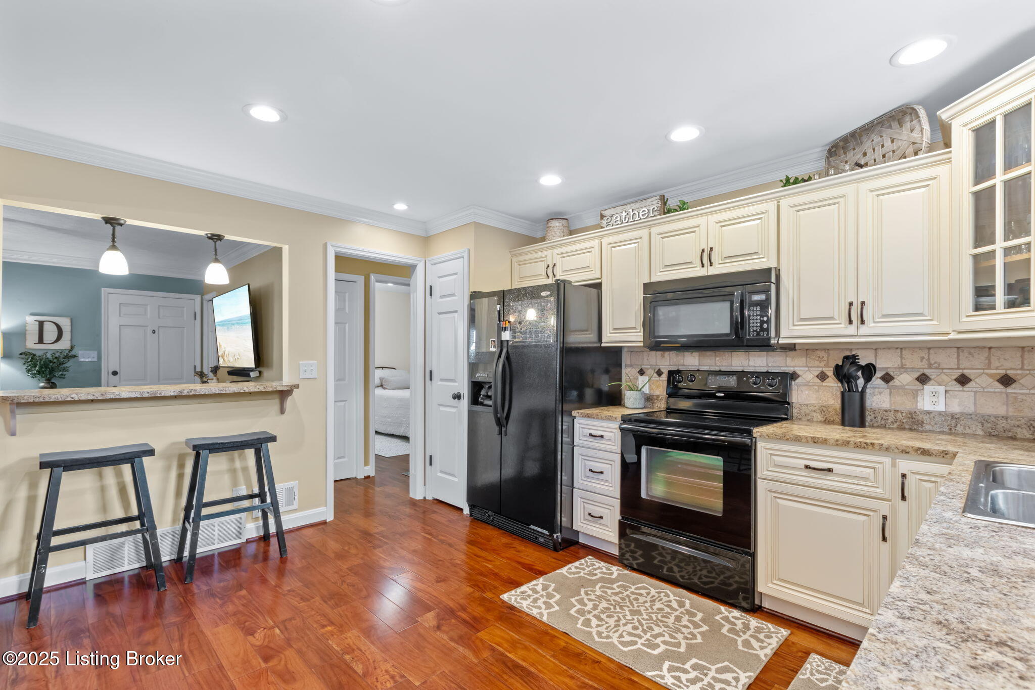 2926 White Plains Rd