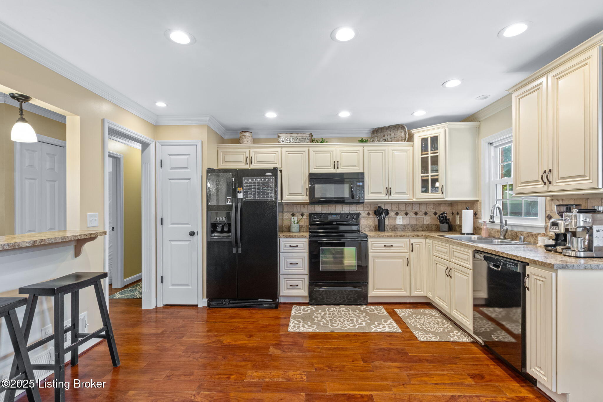 2926 White Plains Rd