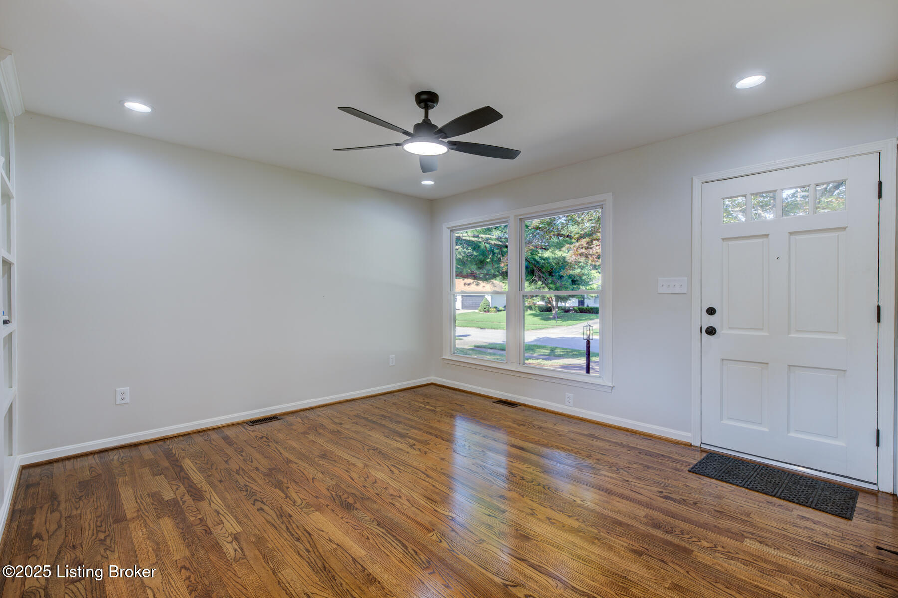2609 Tregaron Ave