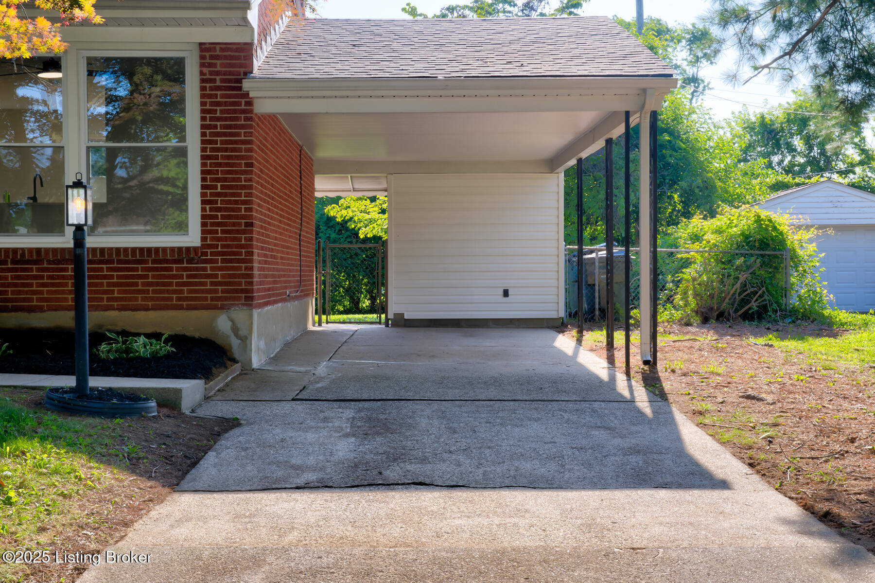 2609 Tregaron Ave