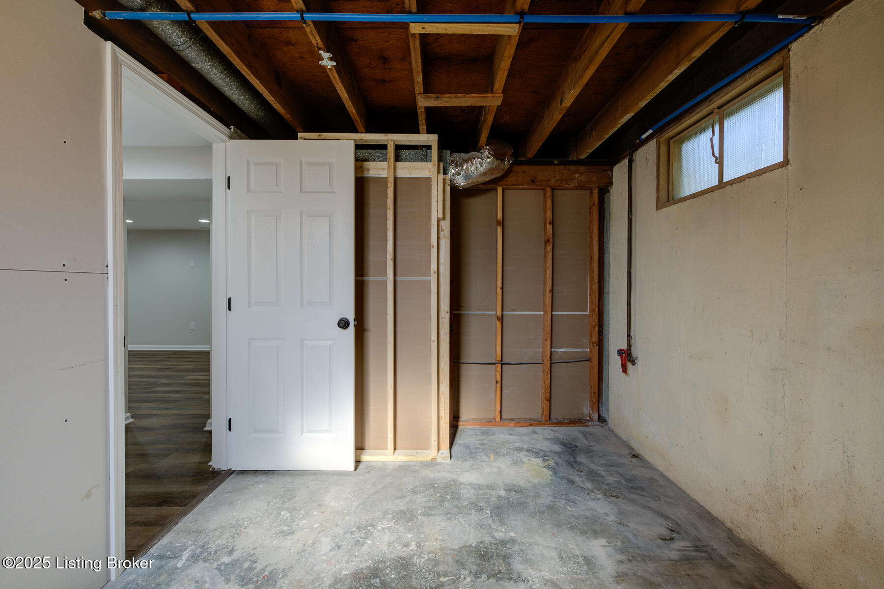 2609 Tregaron Ave