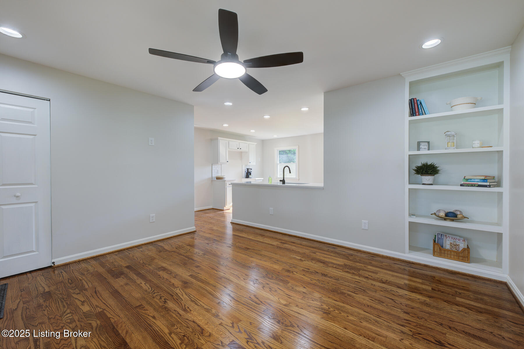 2609 Tregaron Ave