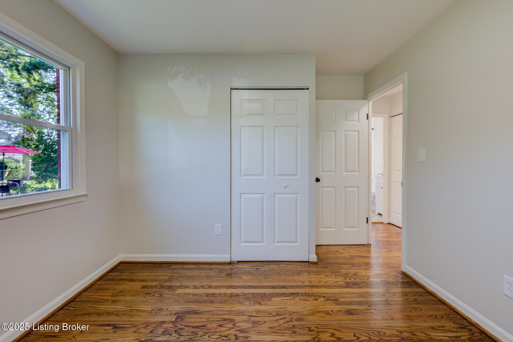 2609 Tregaron Ave