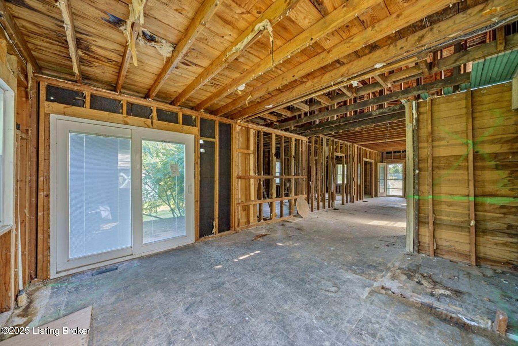 8118 Watterson Trail