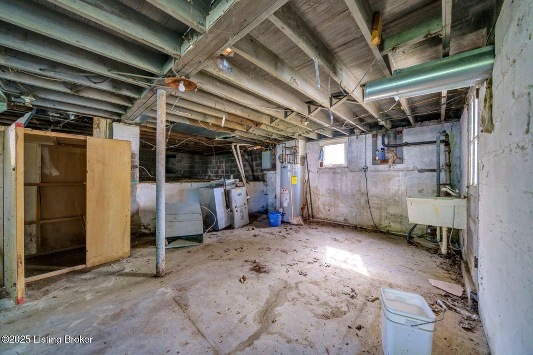 8118 Watterson Trail
