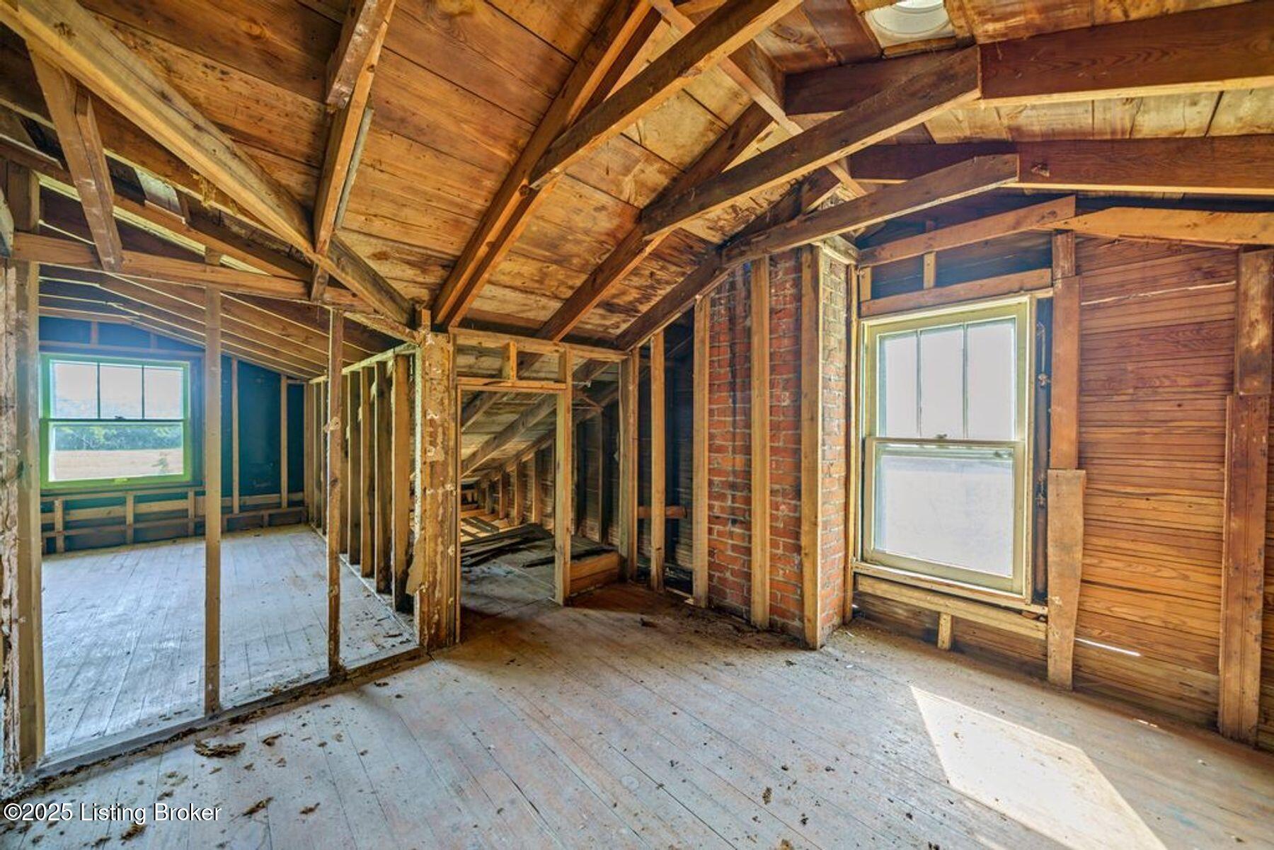 8118 Watterson Trail