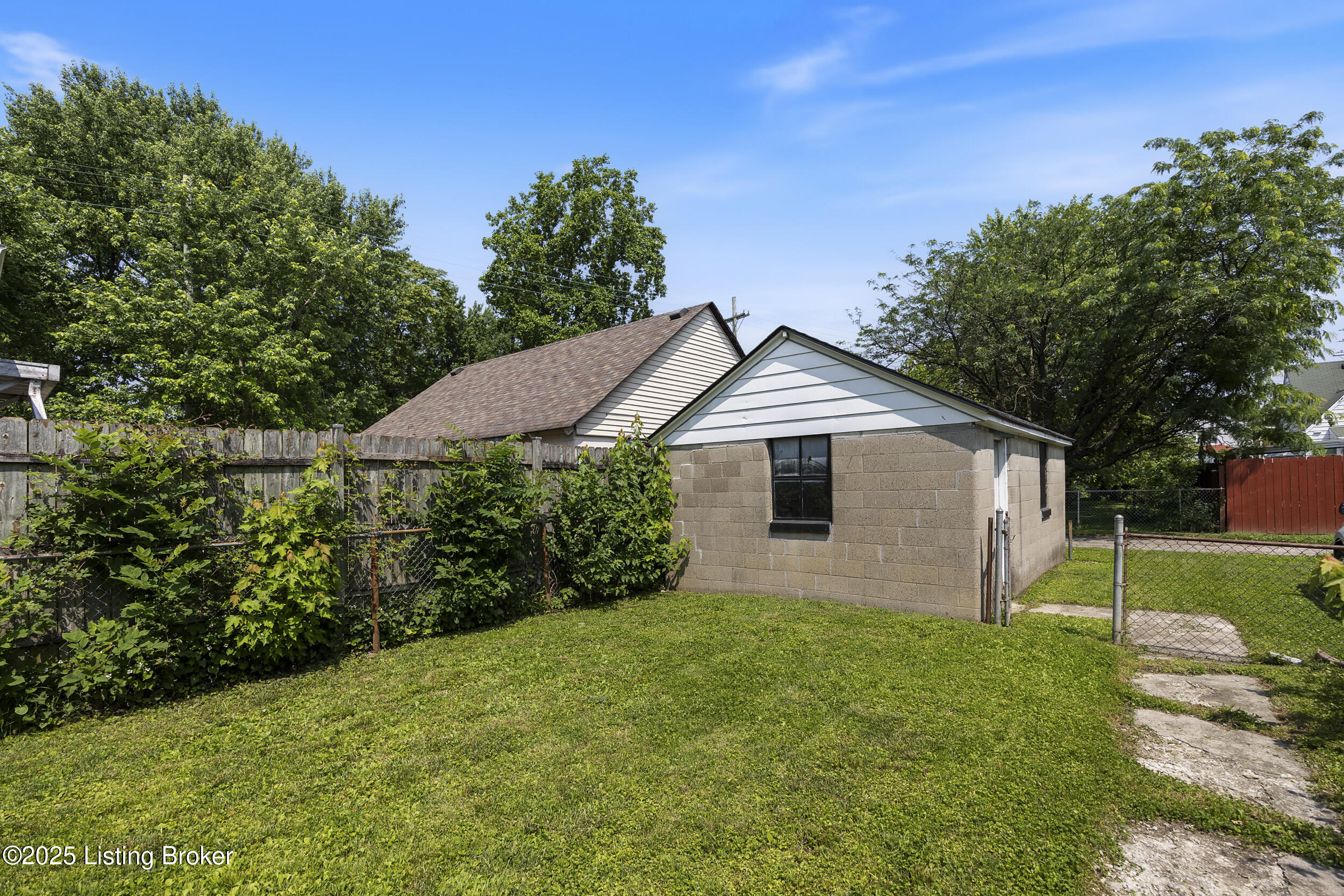 207 Ottawa Ave