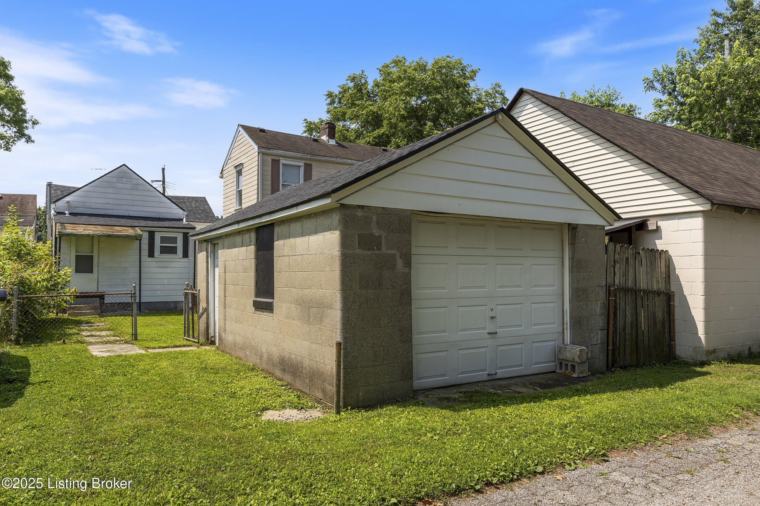 207 Ottawa Ave
