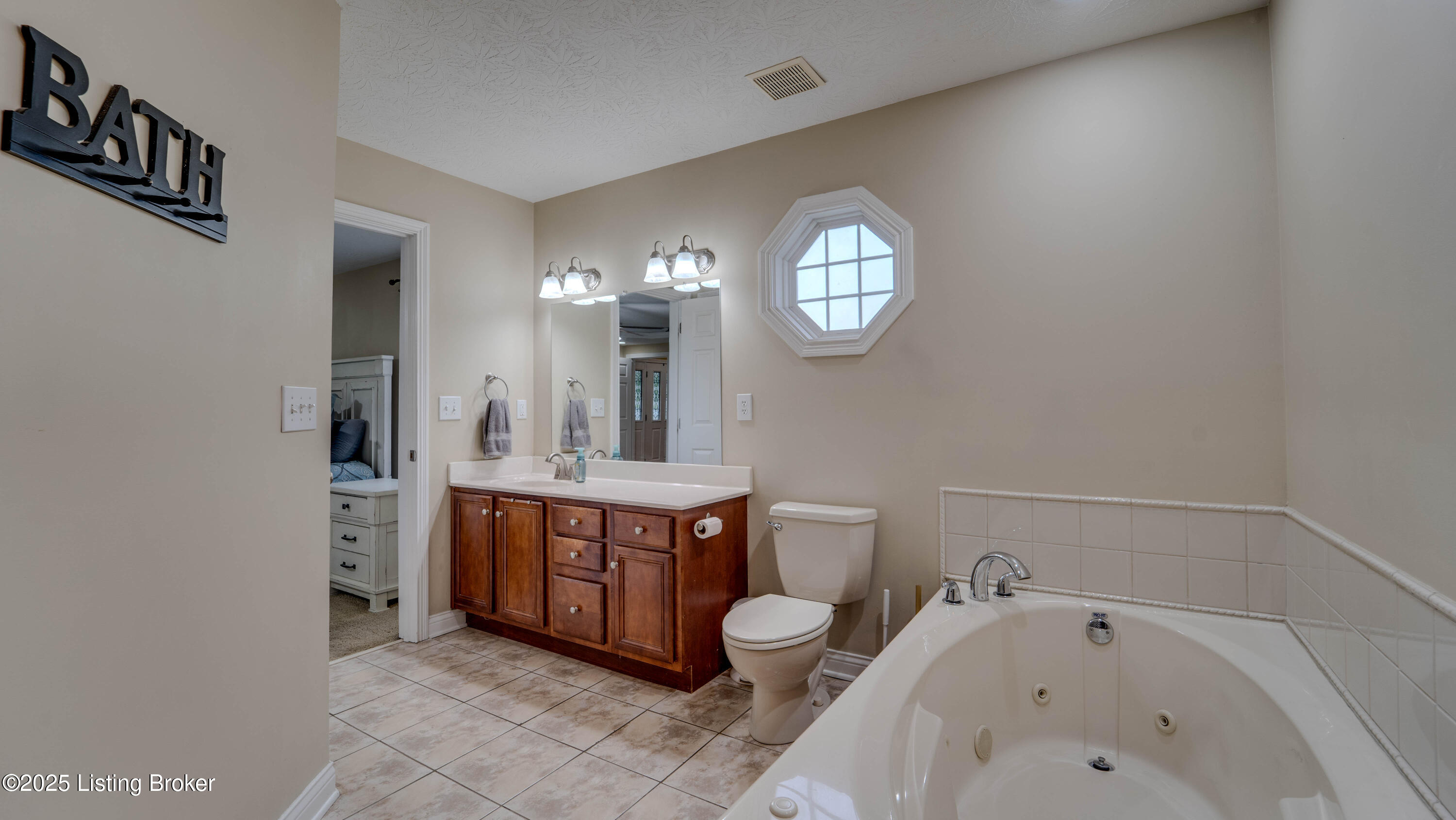 639 Kingswood Dr