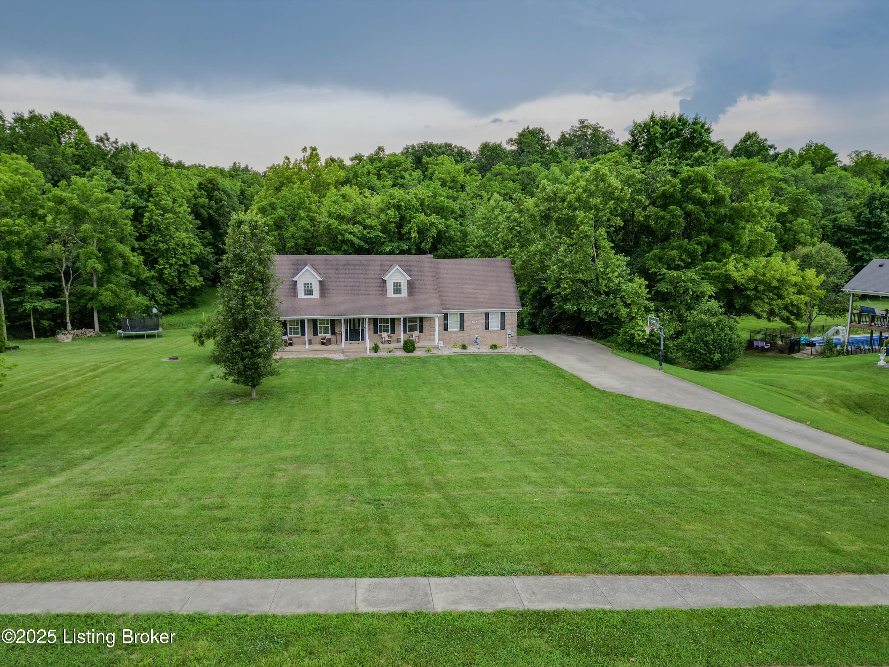 639 Kingswood Dr