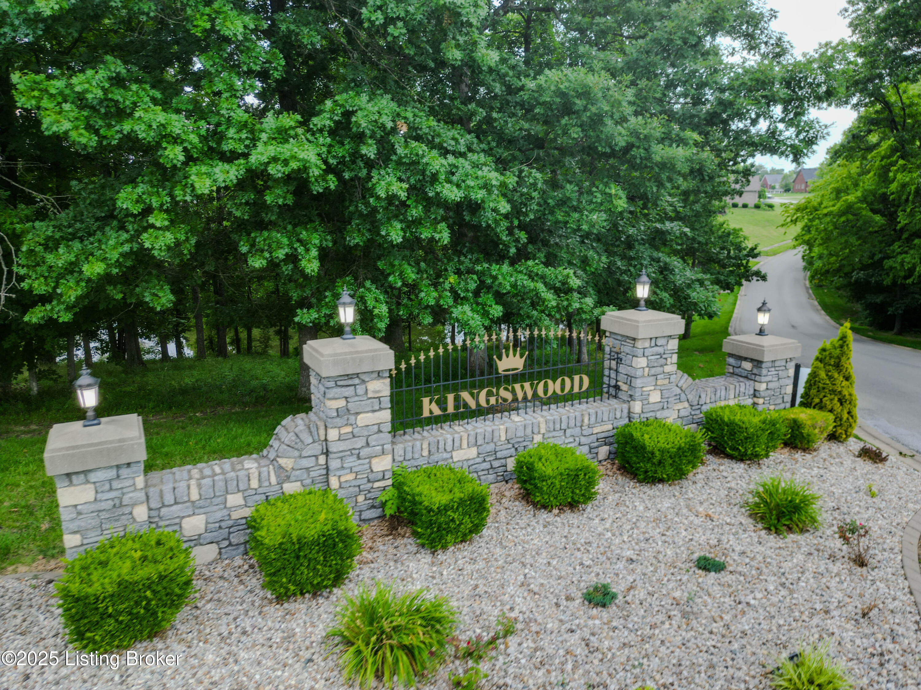 639 Kingswood Dr